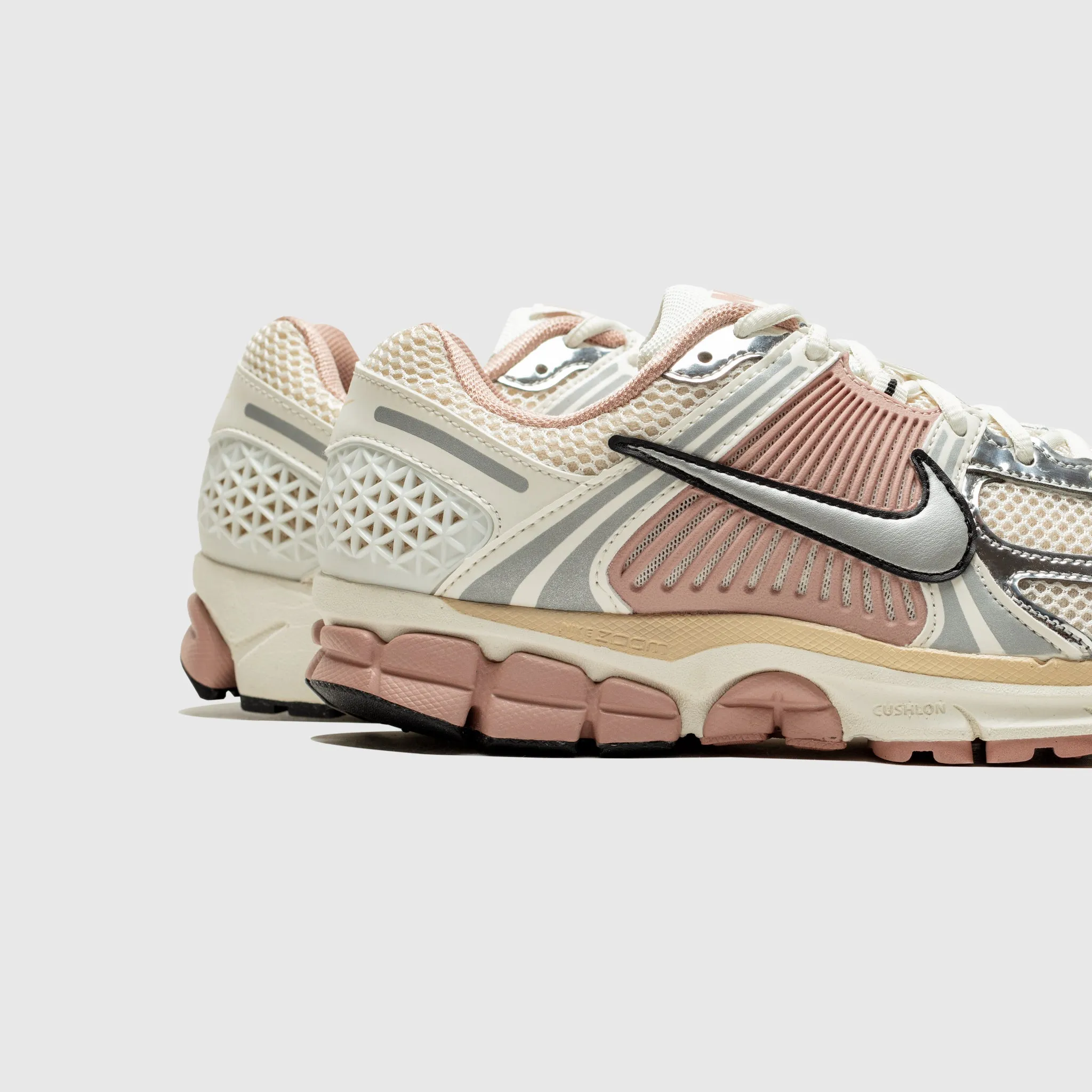 wide - fit shoes energy - return running shoes WMNS ZOOM VOMERO 5 "PARTICLE PINK"