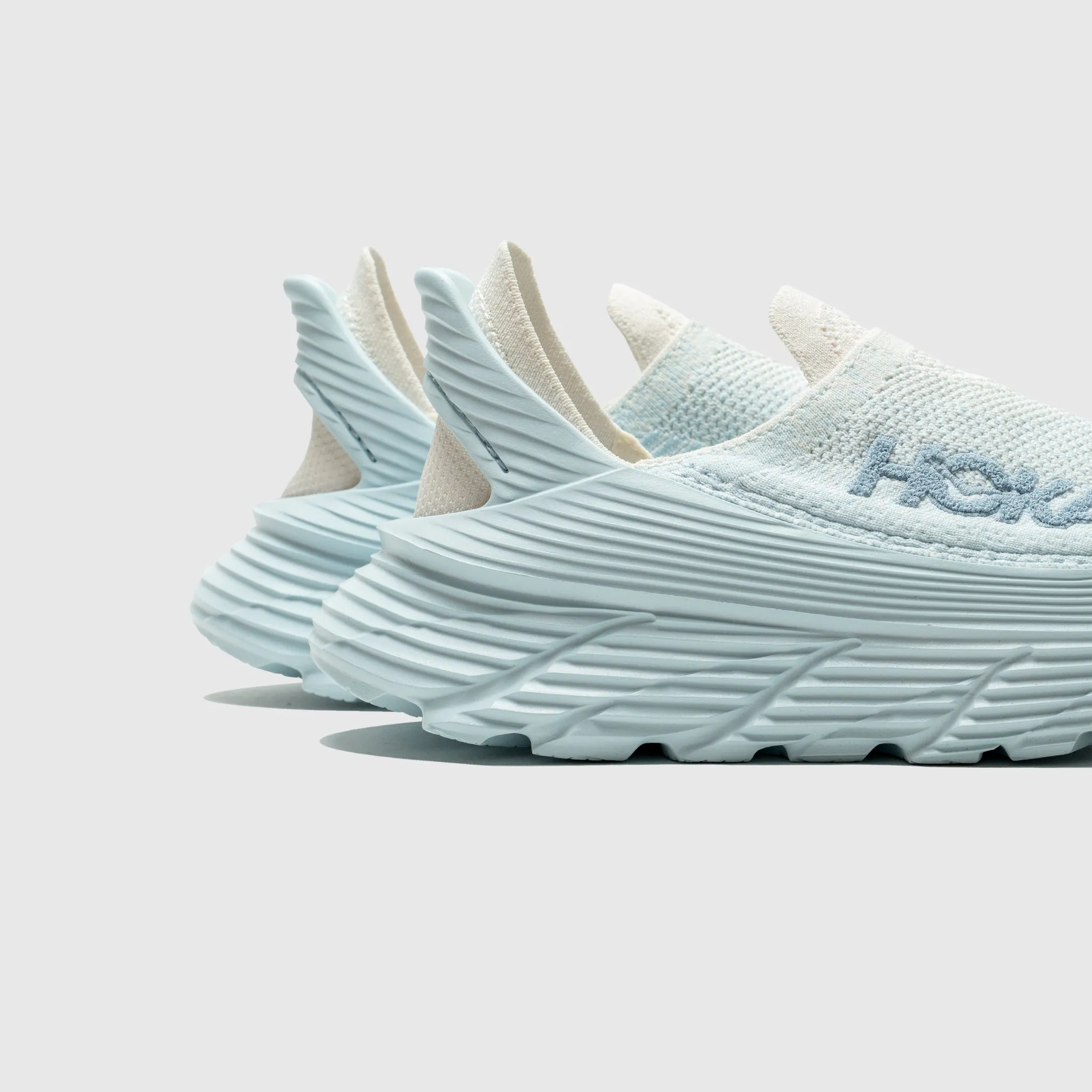 running with a wide toe box foggy - day running wear RESTORE TC