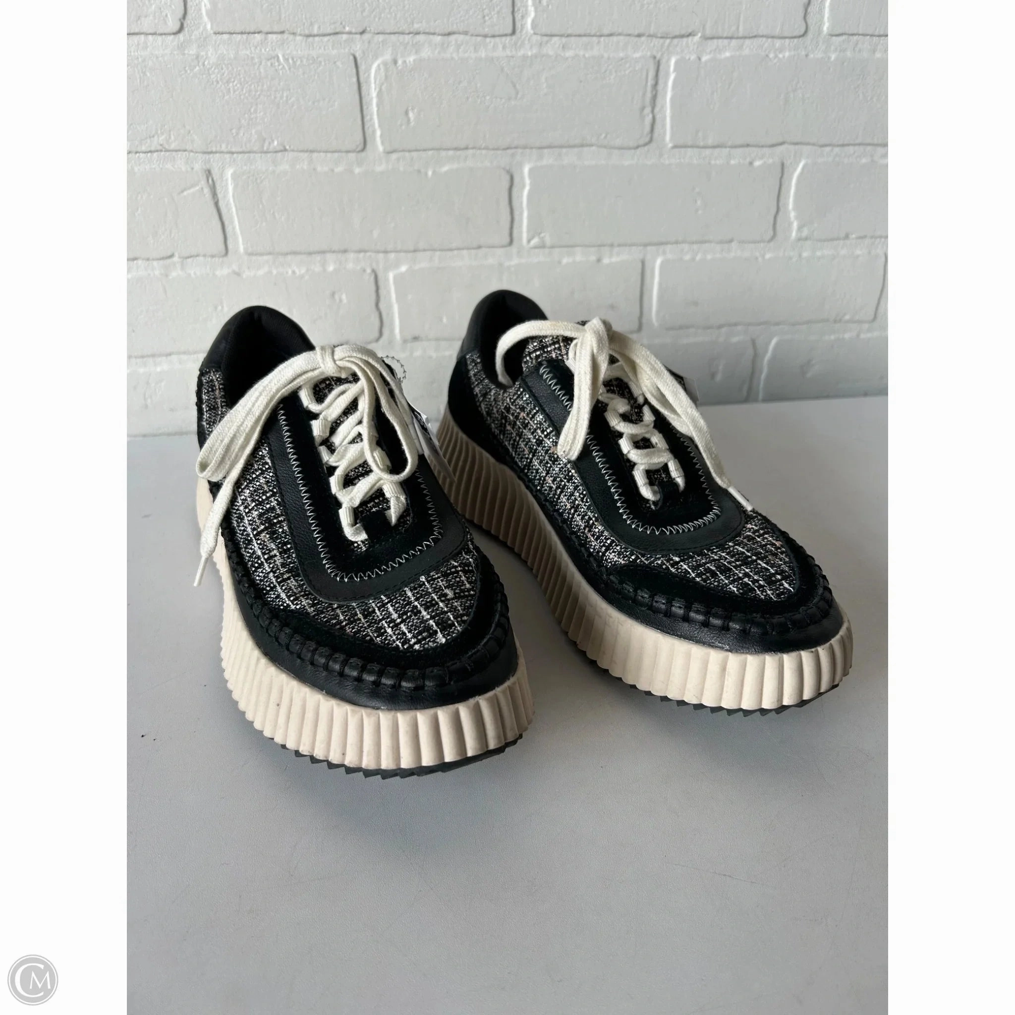 Hyperbolic Logging Cage Modern Flair Shoes Sneakers By Dolce Vita In Black & Cream, Size: 10