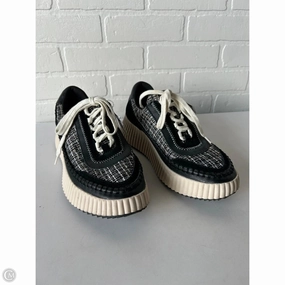 Hyperbolic Logging Cage Modern Flair Shoes Sneakers By Dolce Vita In Black & Cream, Size: 10