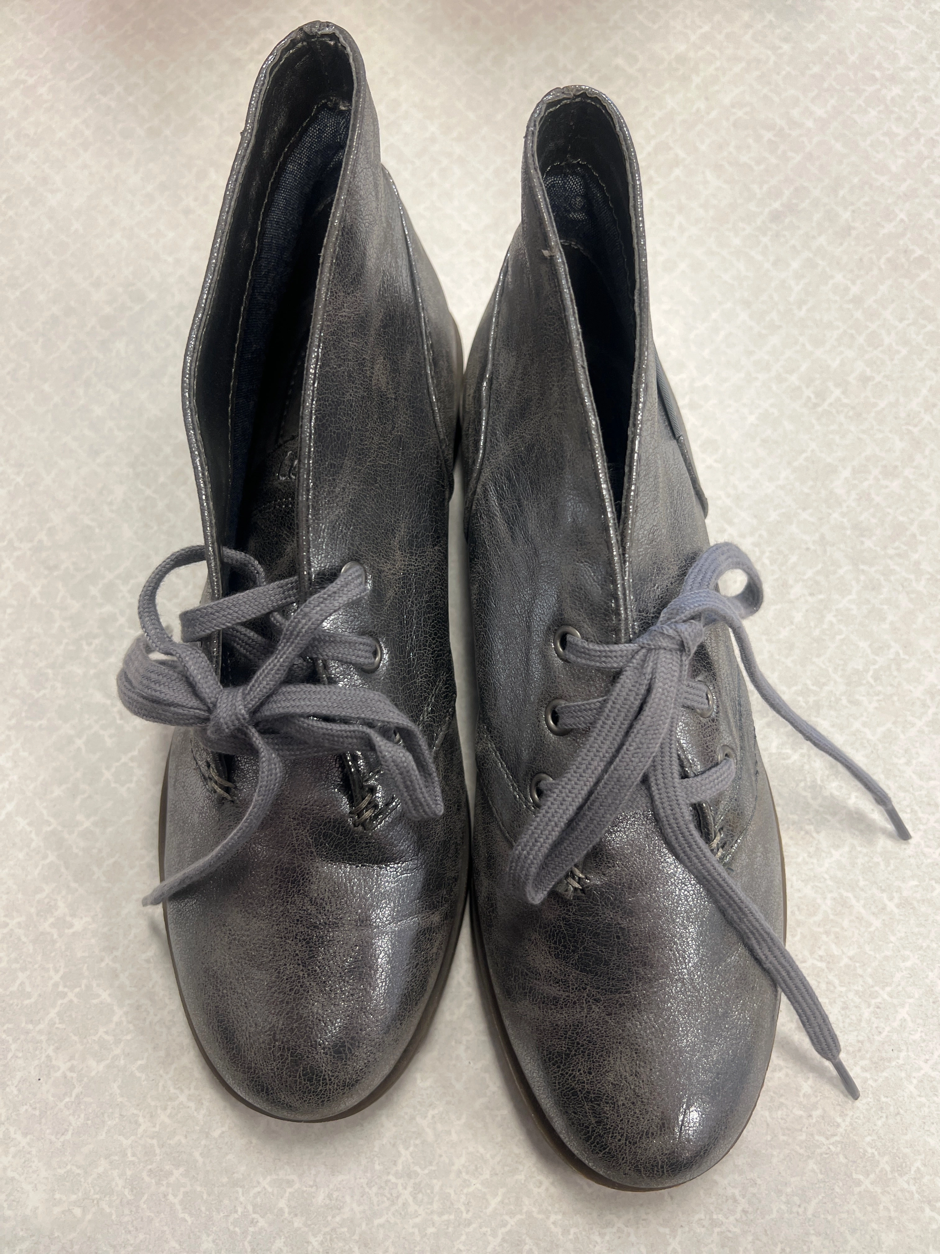 Shoes Sneakers By Calvin Klein  Size: 8.5 Slip Friendly