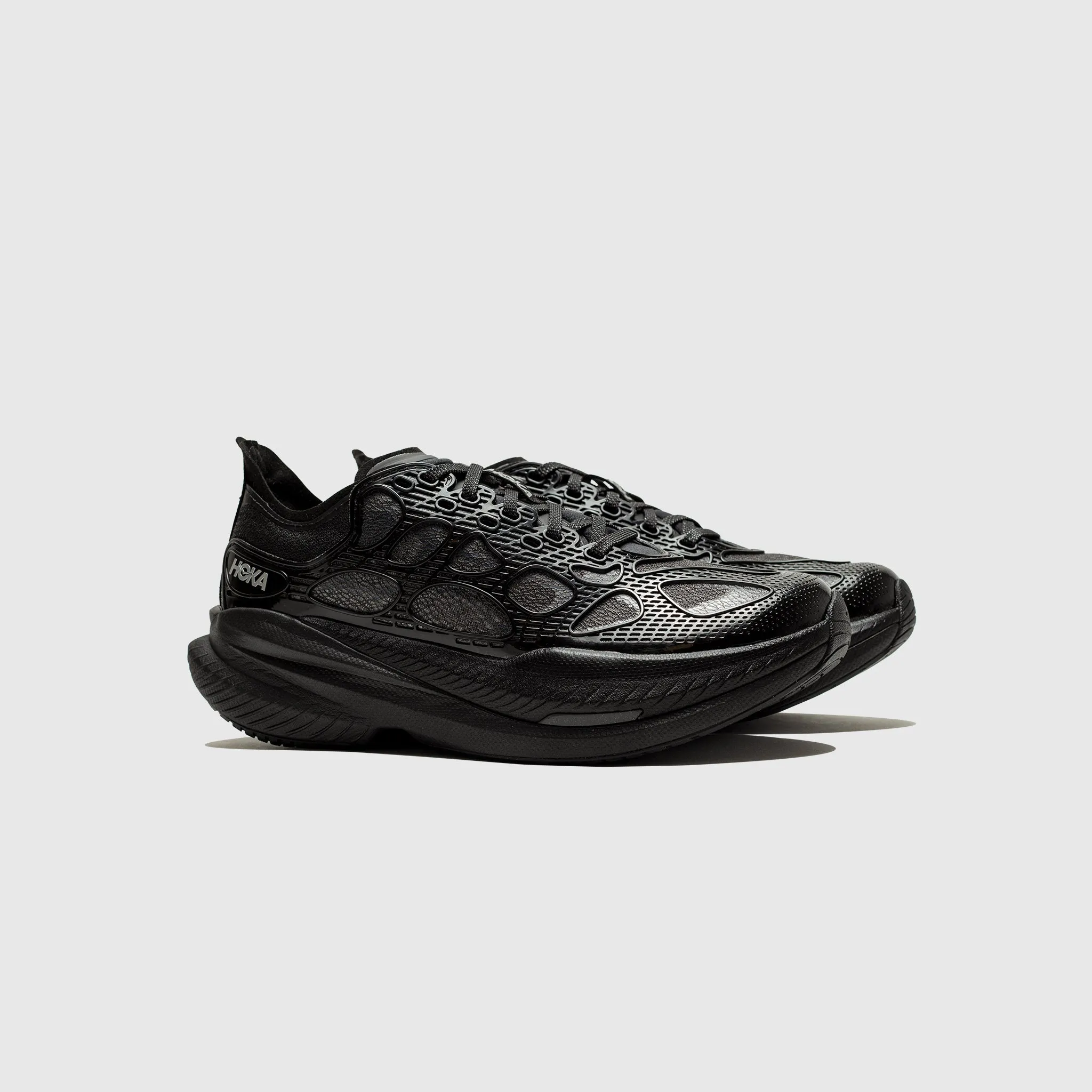 U MACH X CAGED seasonal - themed running gear