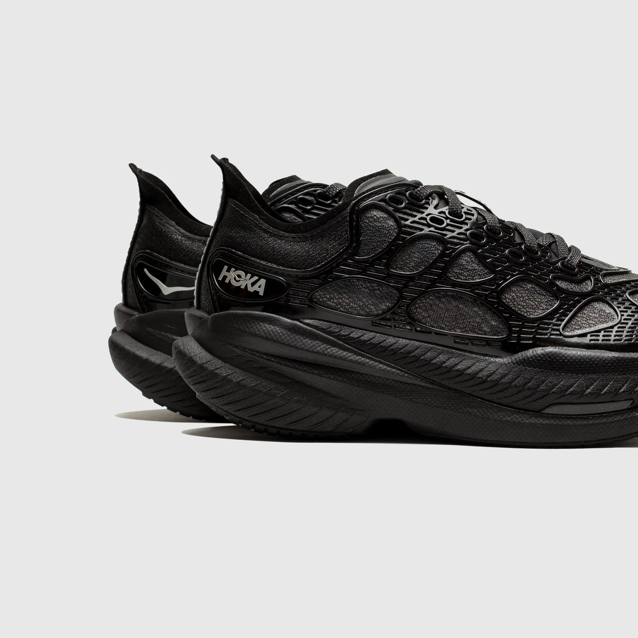 user - friendly marathoners' shoes U MACH X CAGED