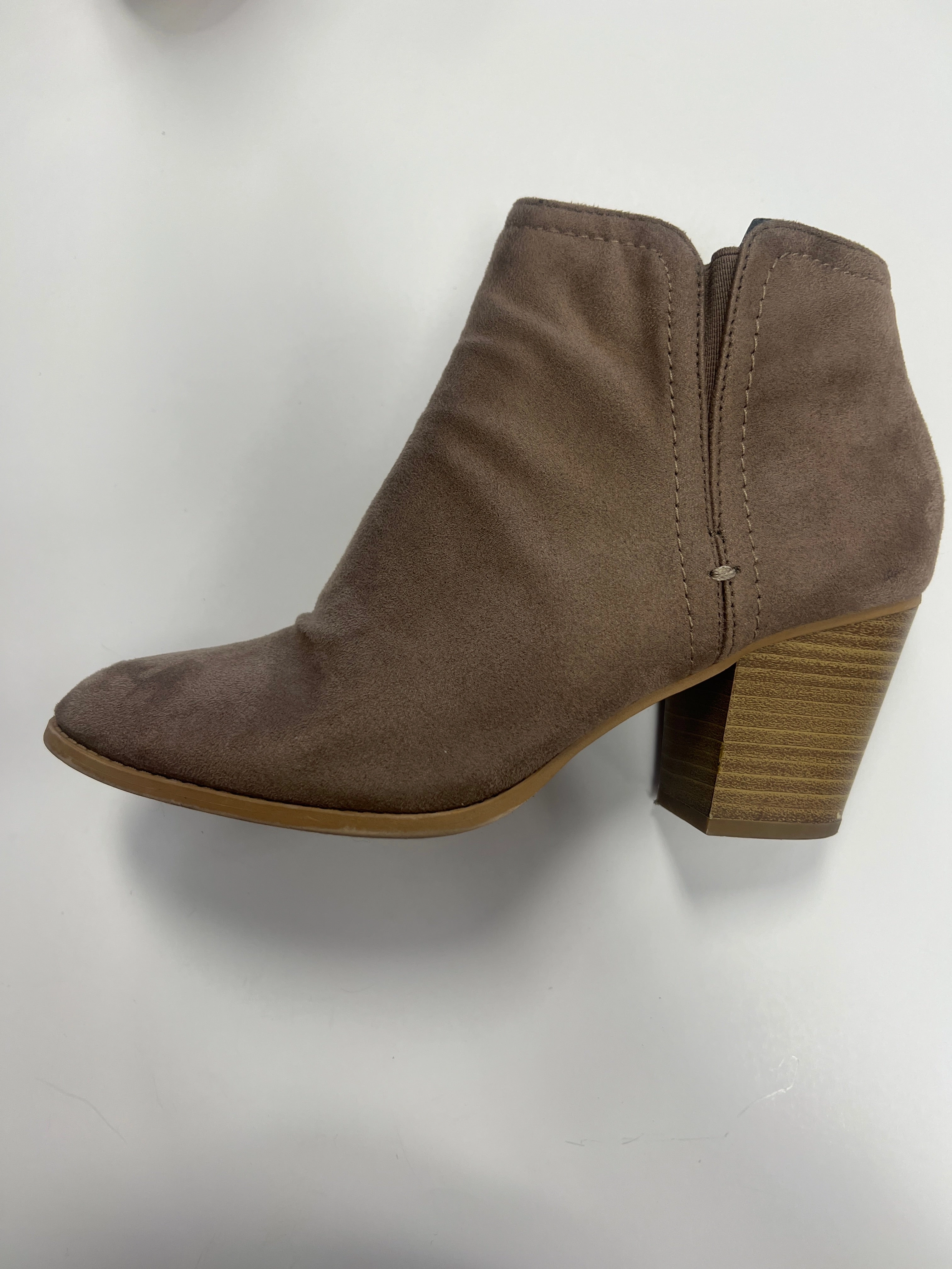 Shoes Heels Block By City Classified  Size: 8 Ventilated Design