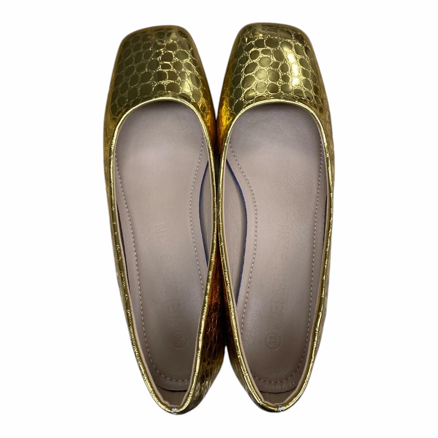 Shoes Heels Block By Clothes Mentor In Gold, Size:7.5 Men's footwear Sleek Leather Pumps