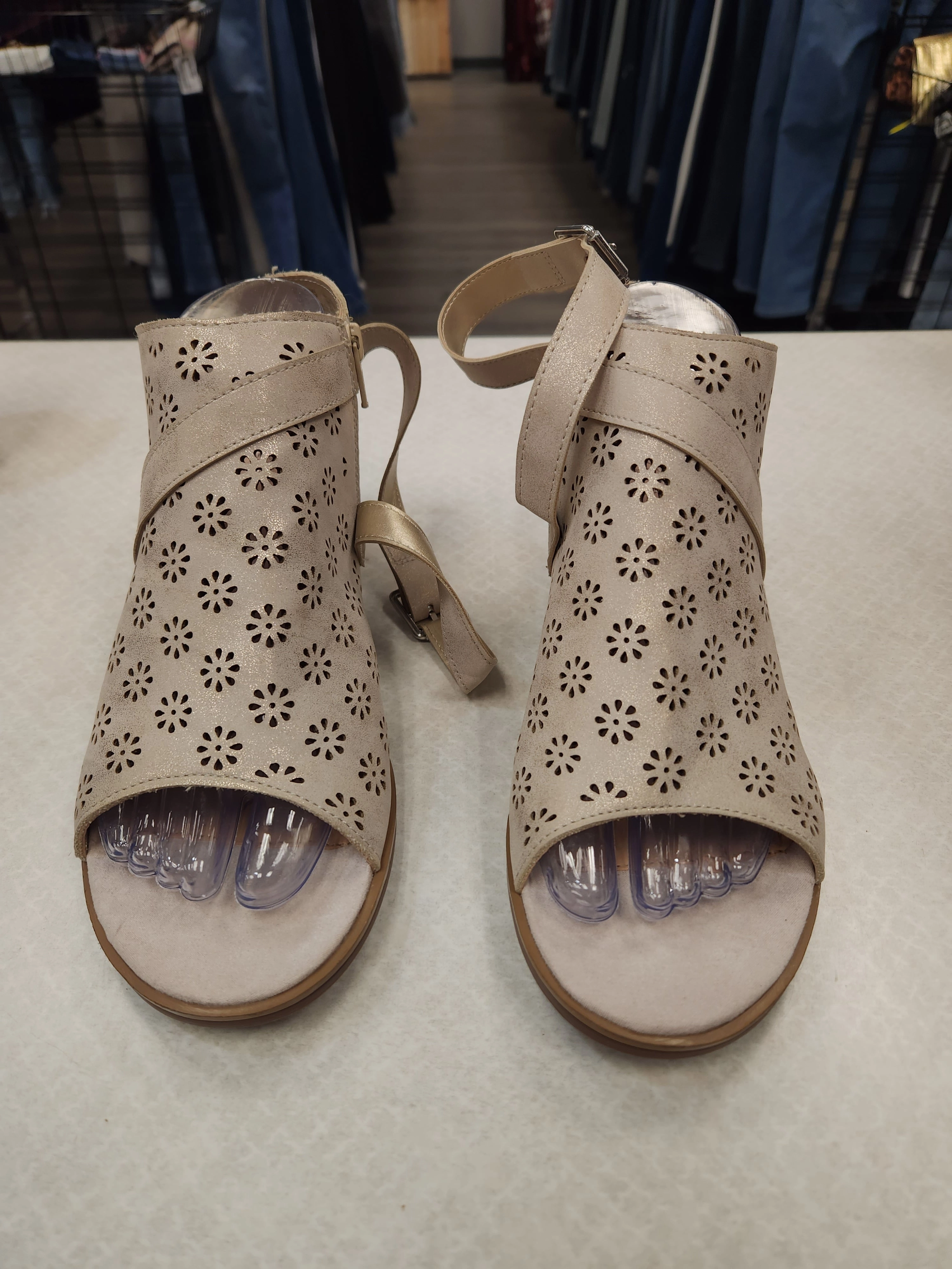 All terrain Water Resistant Shoes Heels Block By Clothes Mentor  Size: 6