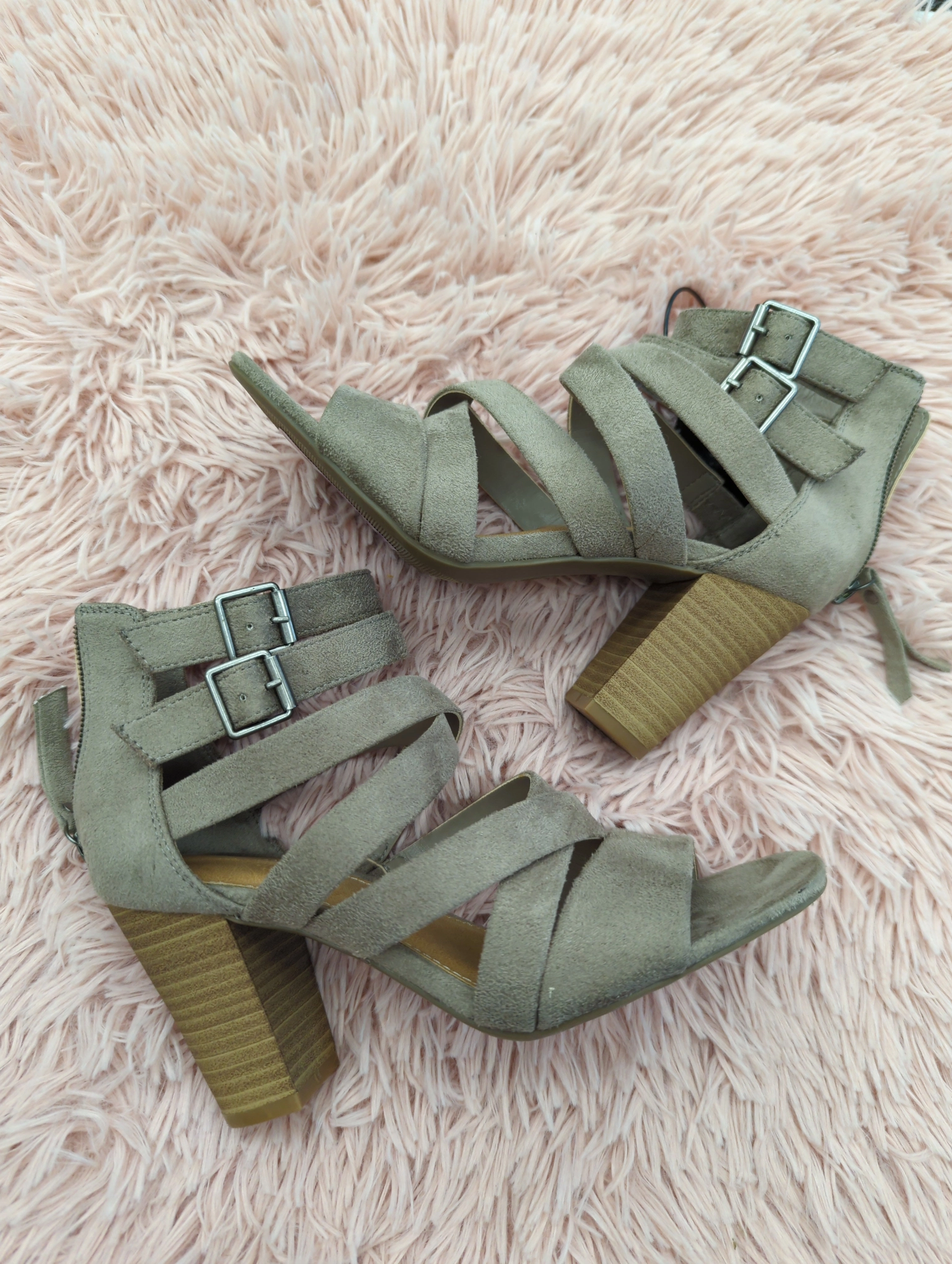 Chic Pumps perforated Shoes Heels Block By Universal Thread  Size: 6.5