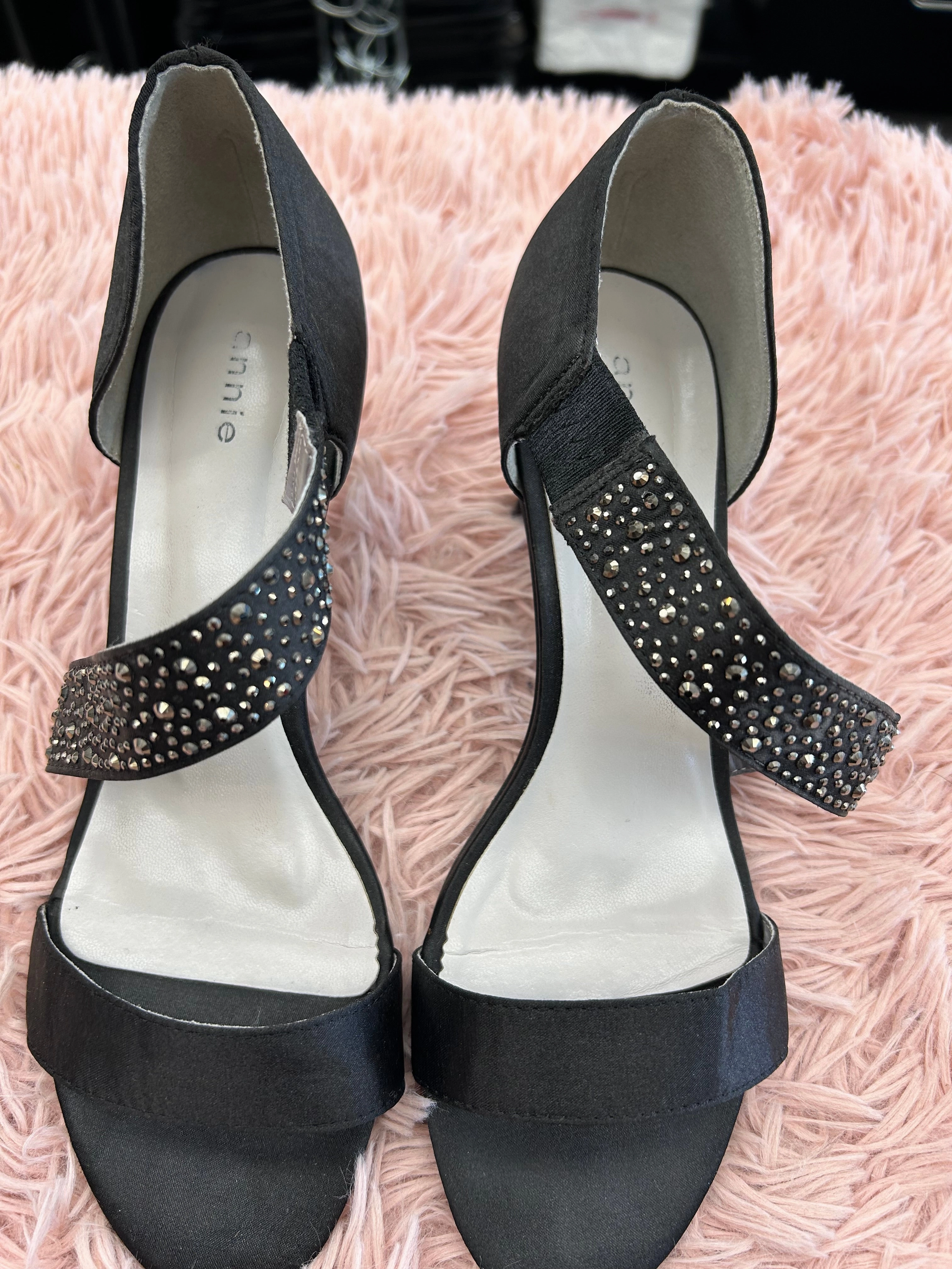 Classic Design Shoes Heels Stiletto By Annie In Black, Size: 8