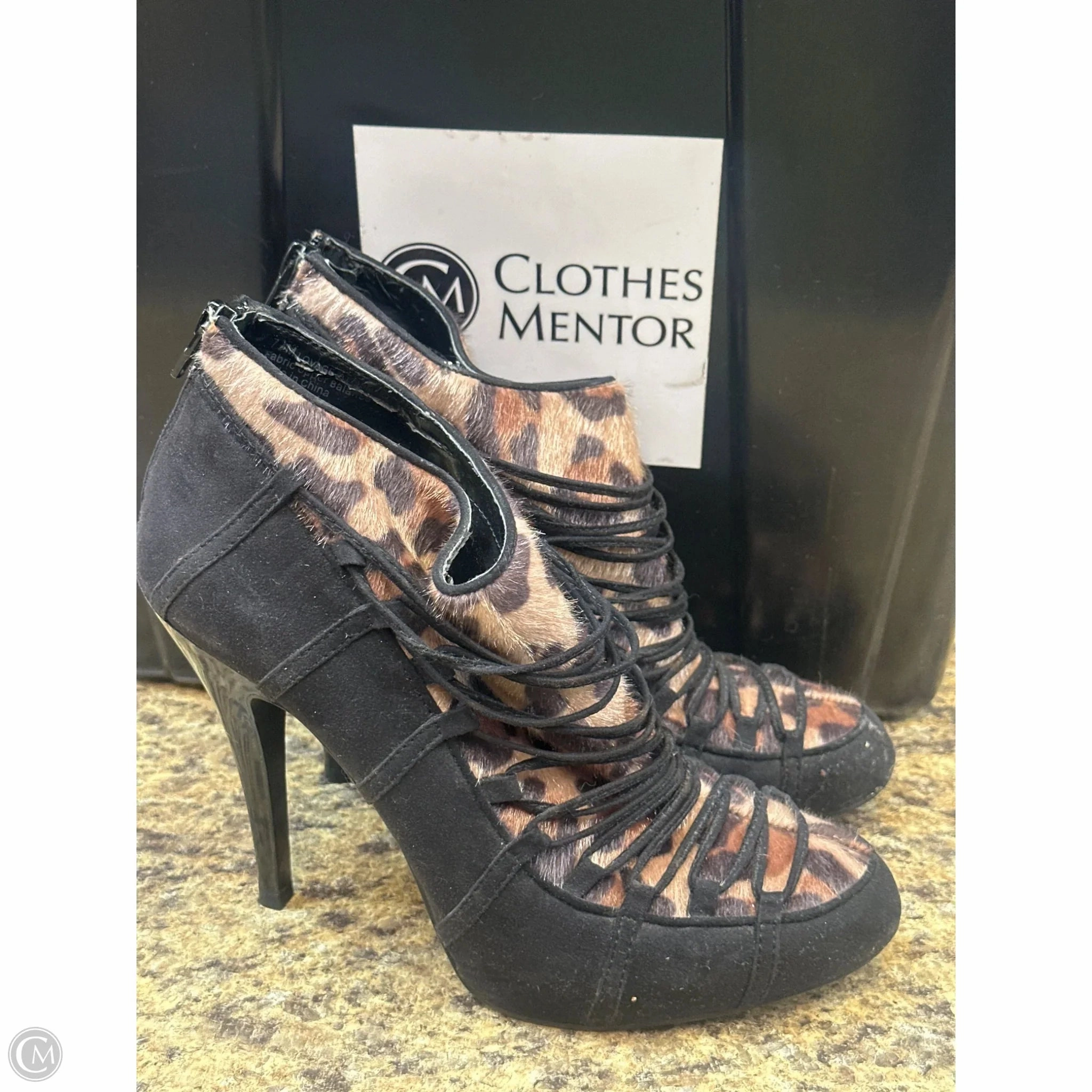 Long Lasting Elastic Goring Shoes Heels Stiletto By Carlos By Carlos Santana In Animal Print, Size: 7.5
