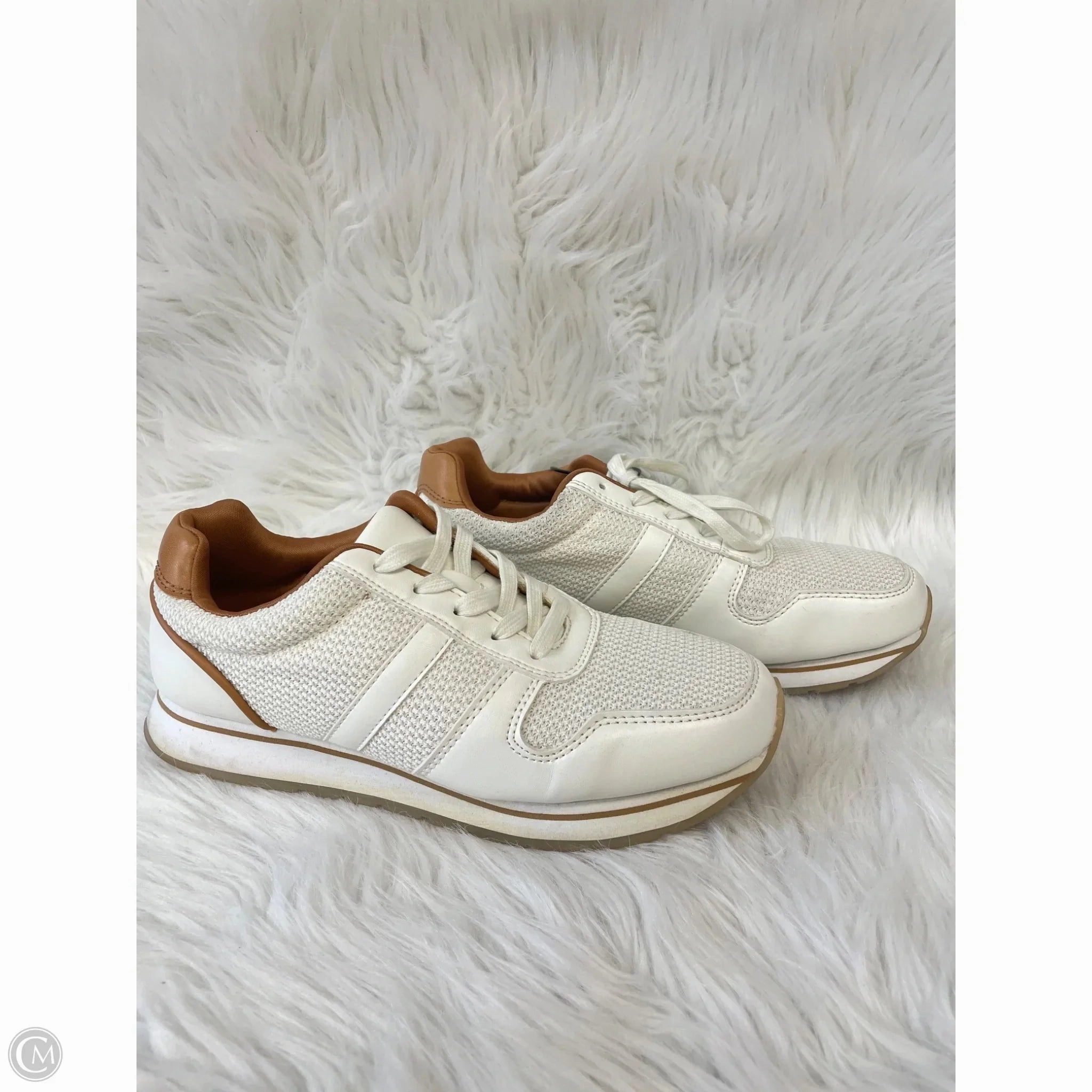 Shoes Sneakers By Banana Republic In Tan & White, Size: 7.5 Lightweight