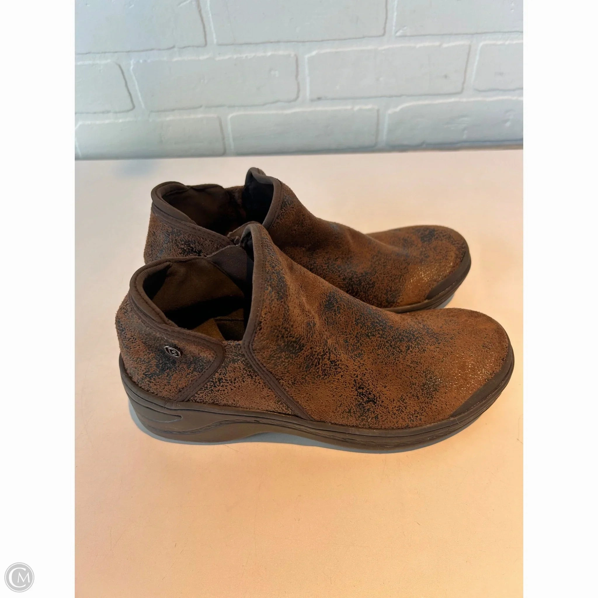 Shoes Sneakers By Bzees In Brown, Size: 8 Urban Active