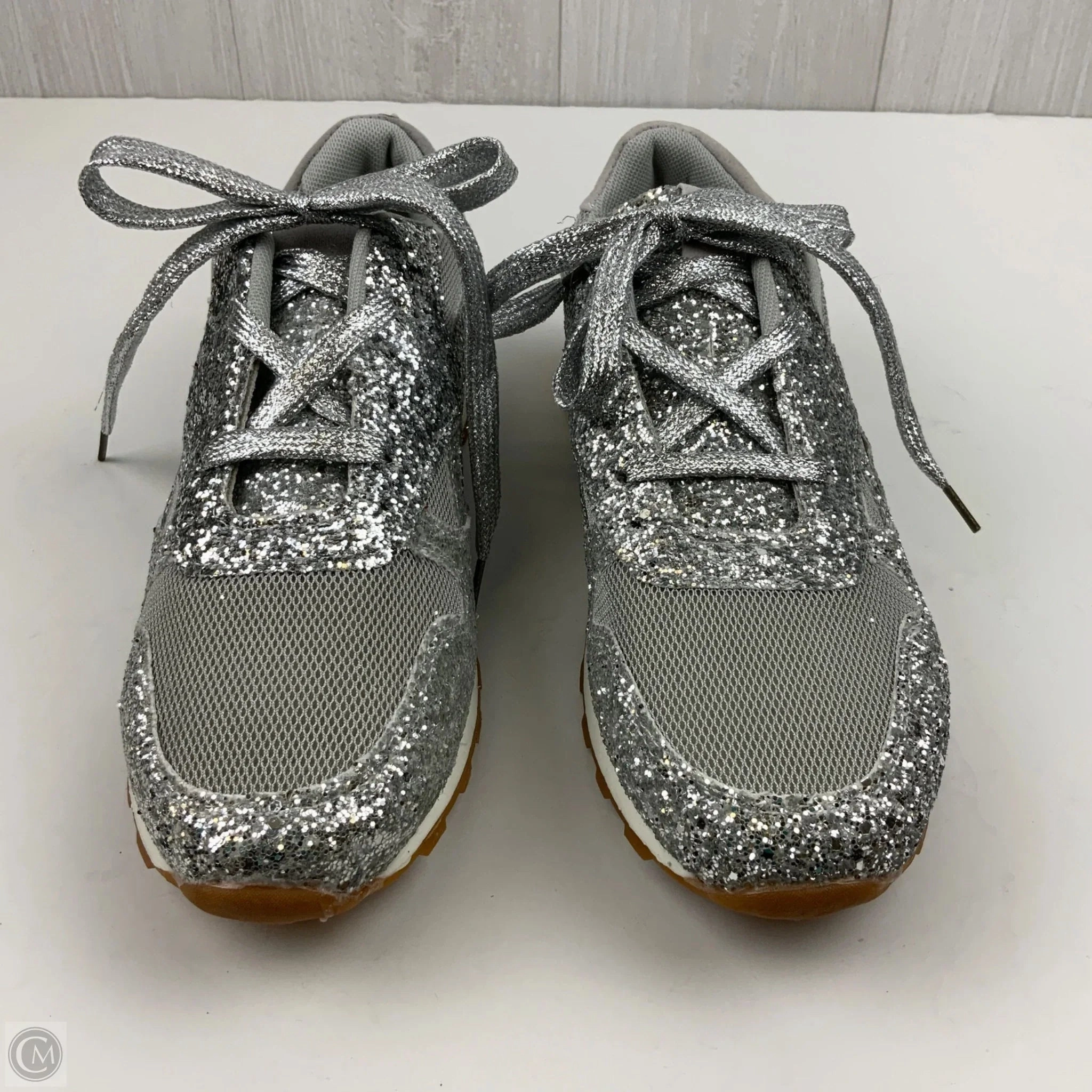 Shoes Sneakers By Clothes Mentor In Grey & Silver, Size: 10.5 Luxurious breathability