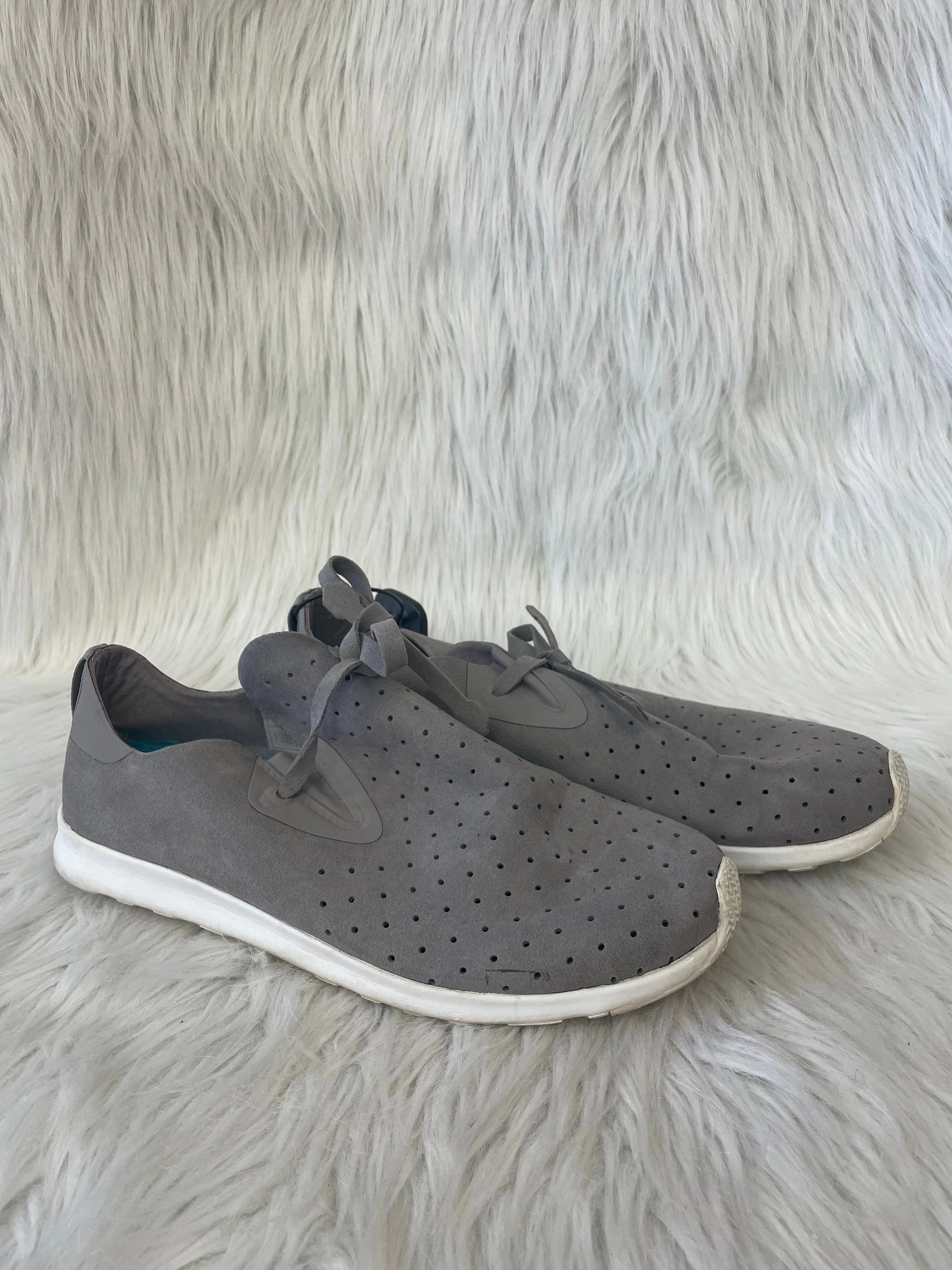 Shoes Sneakers By Clothes Mentor In Grey, Size: 7 Light Impact