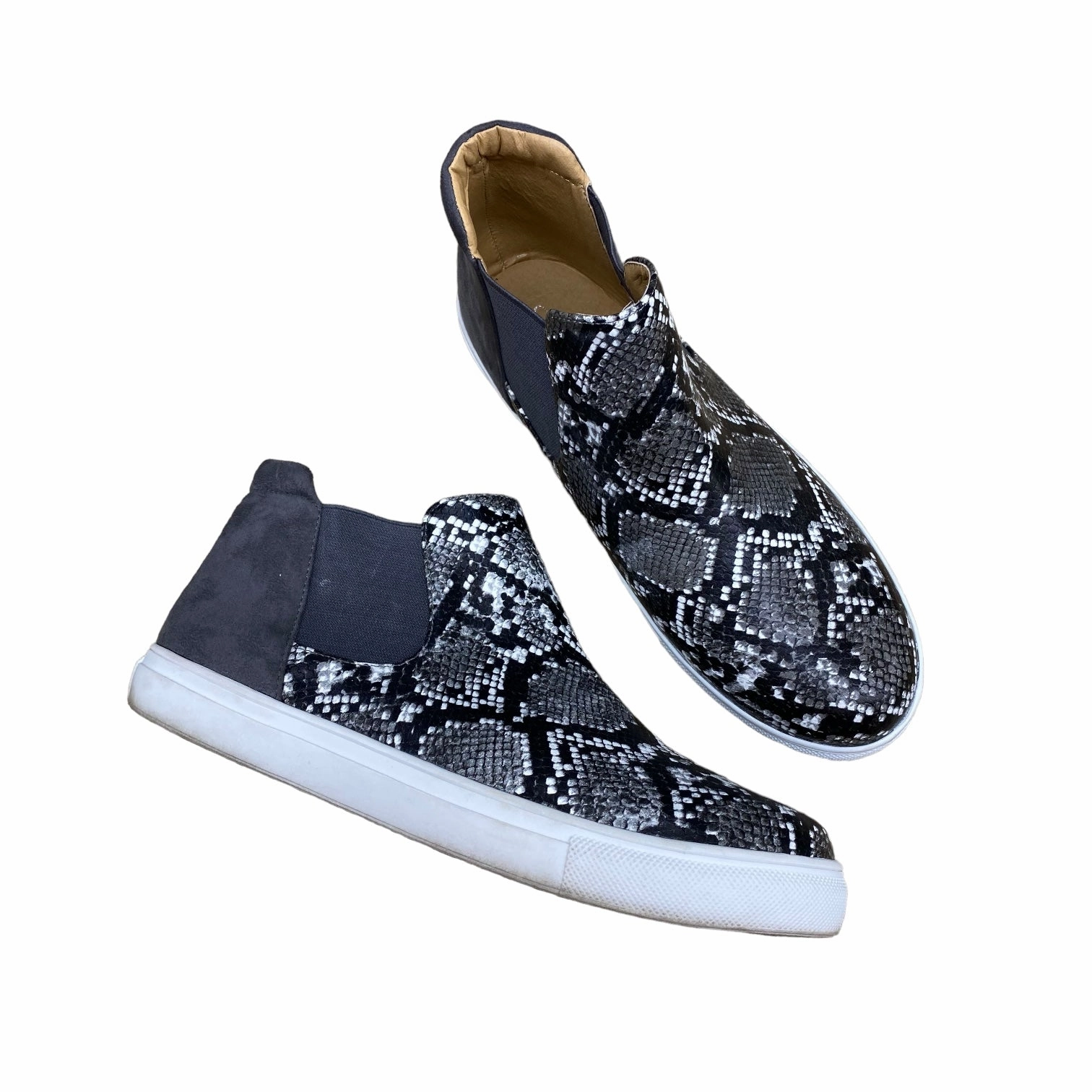 Shoes Sneakers By Clothes Mentor  Size: 9 Outdoors Ready