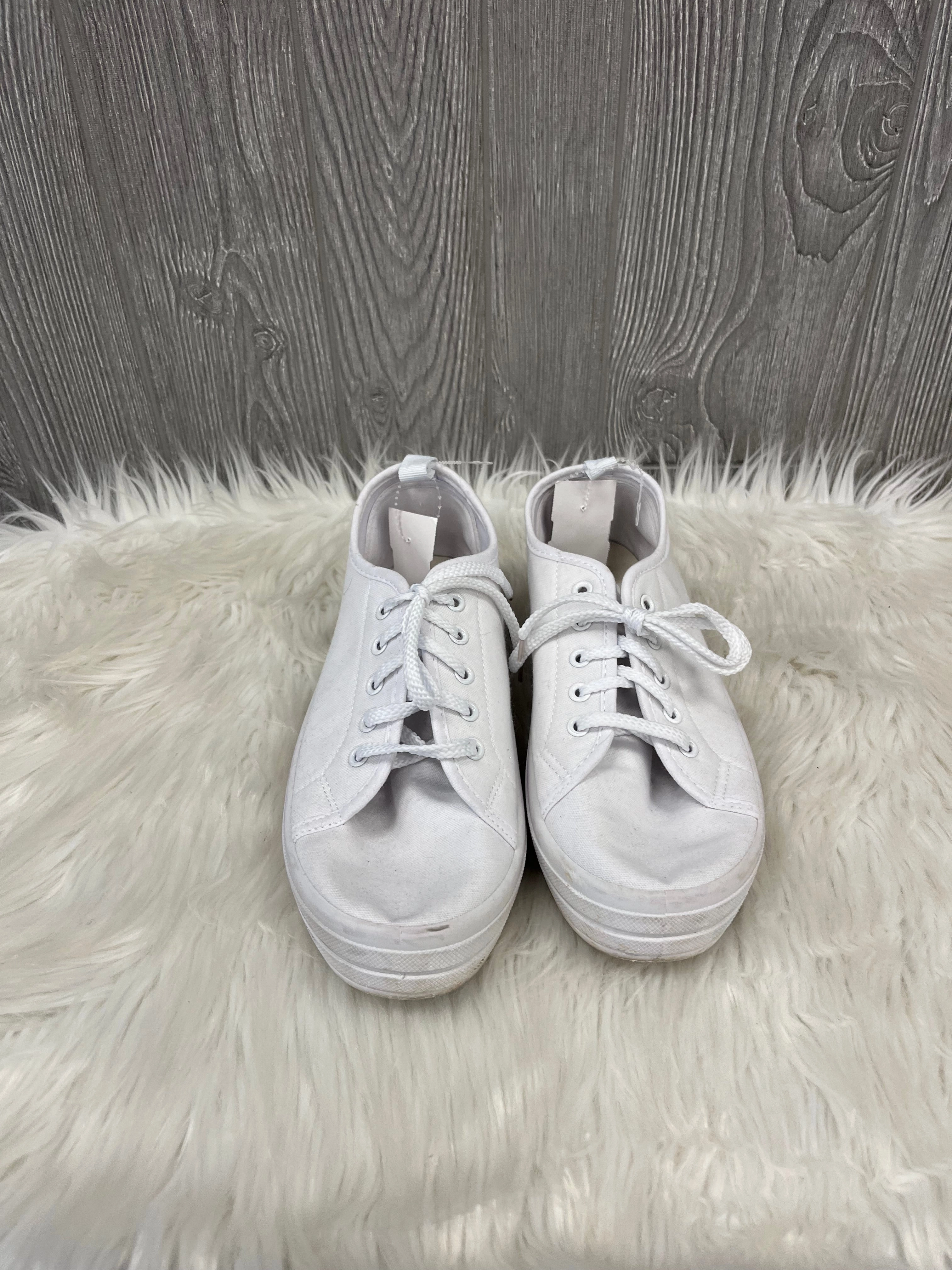 Shoes Sneakers By Cmf In White, Size: 9 Basketball Knit Fabric