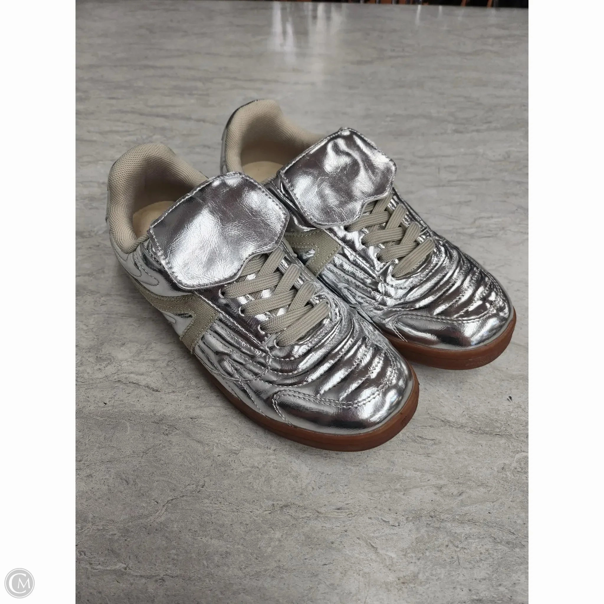 Shoes Sneakers By Cushionaire In Silver, Size: 8.5 Layered sole Travel Essentials