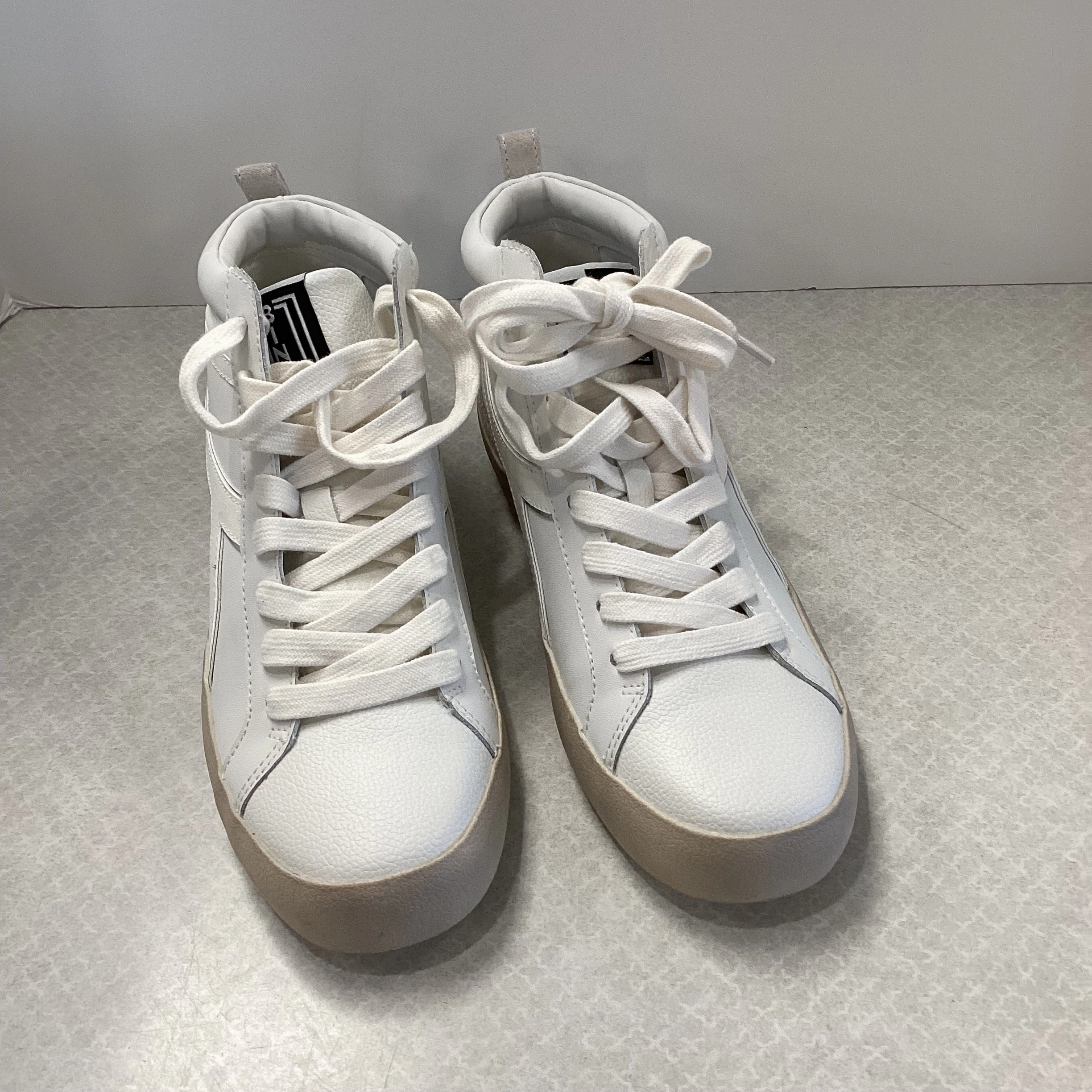 Daytime use Shoes Sneakers By Gianni Bini  Size: 7.5