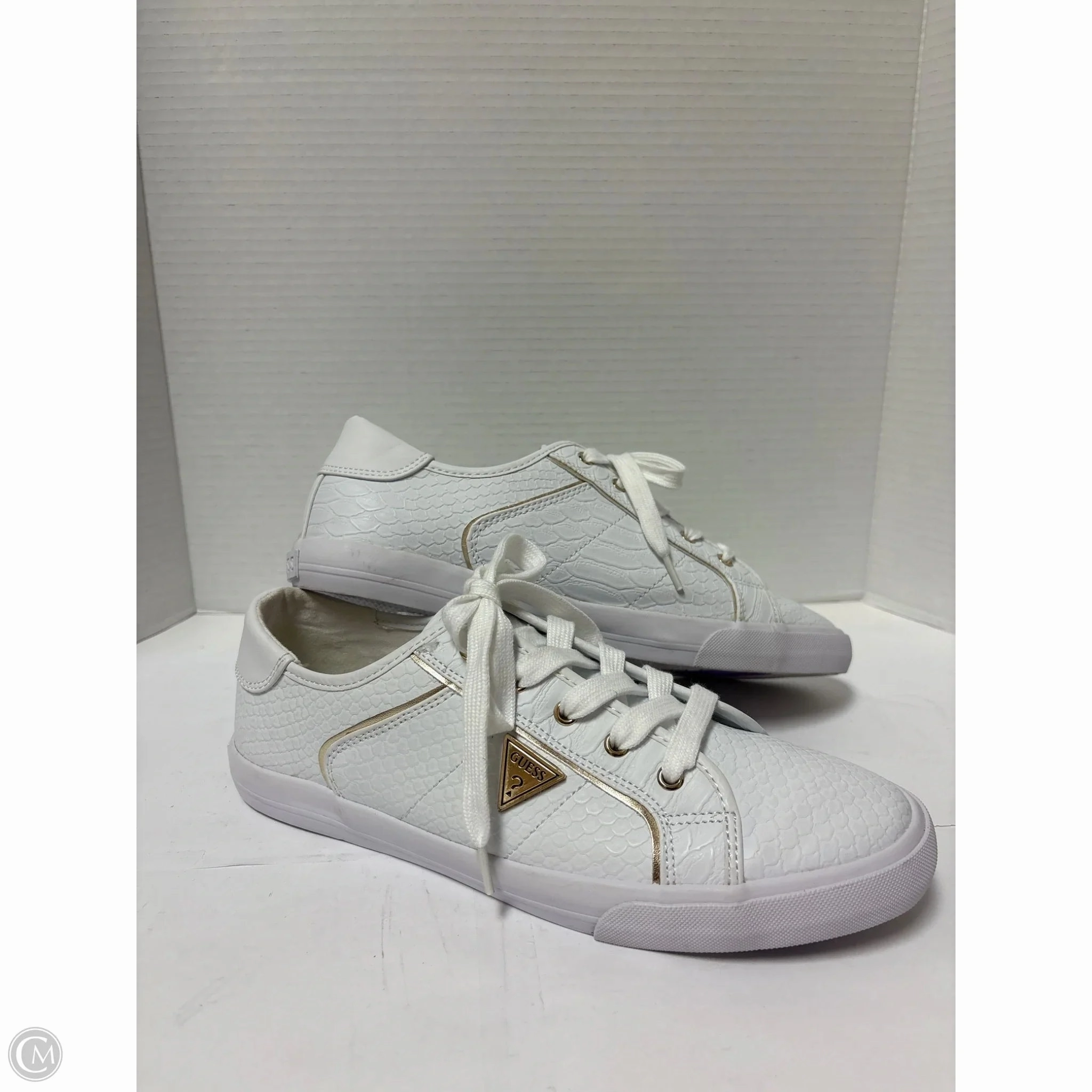 Neutral Base Balance Walk Shoes Sneakers By Guess In White, Size: 10