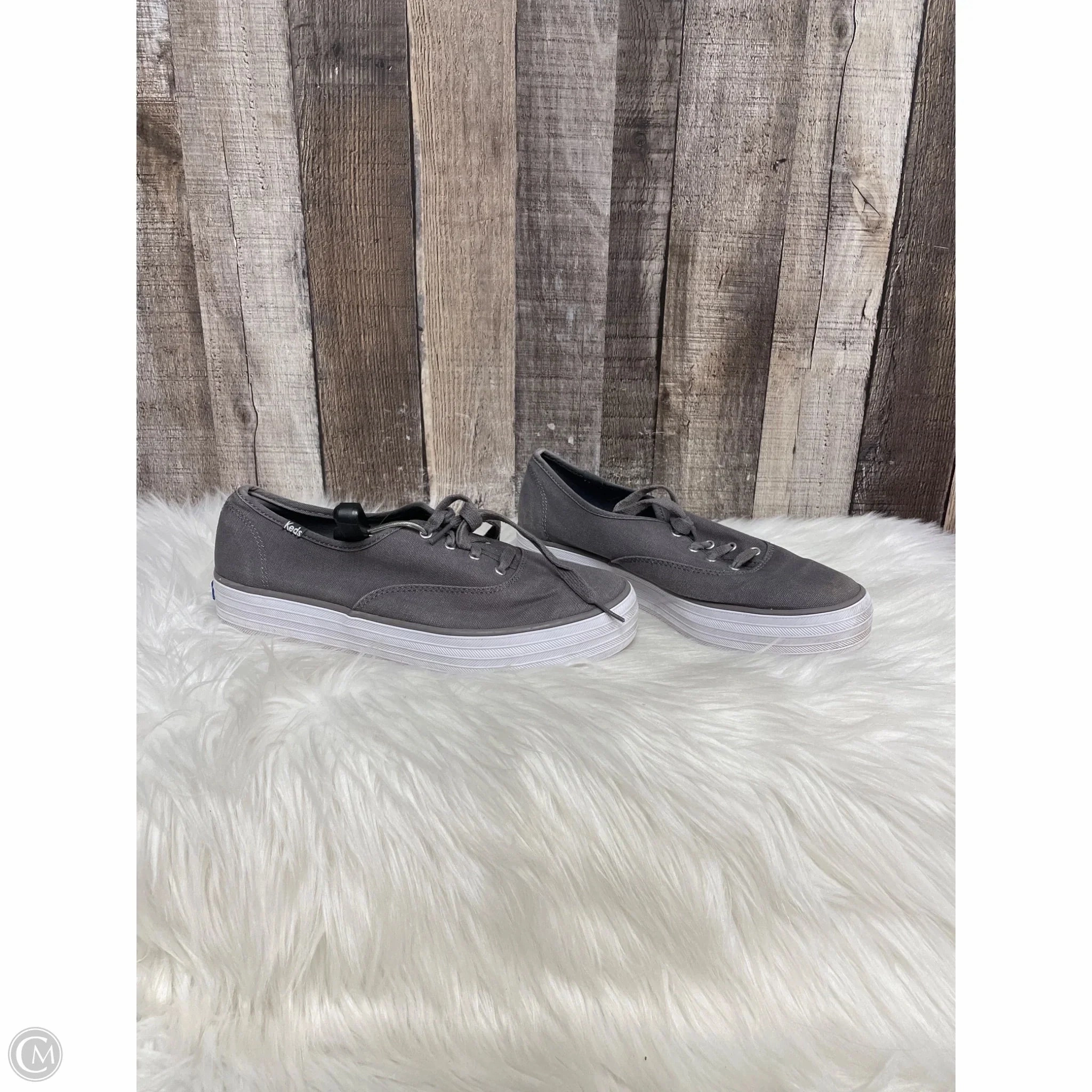 Shoes Sneakers By Keds In Grey & White, Size: 8.5 Cushioned Midsole Tech