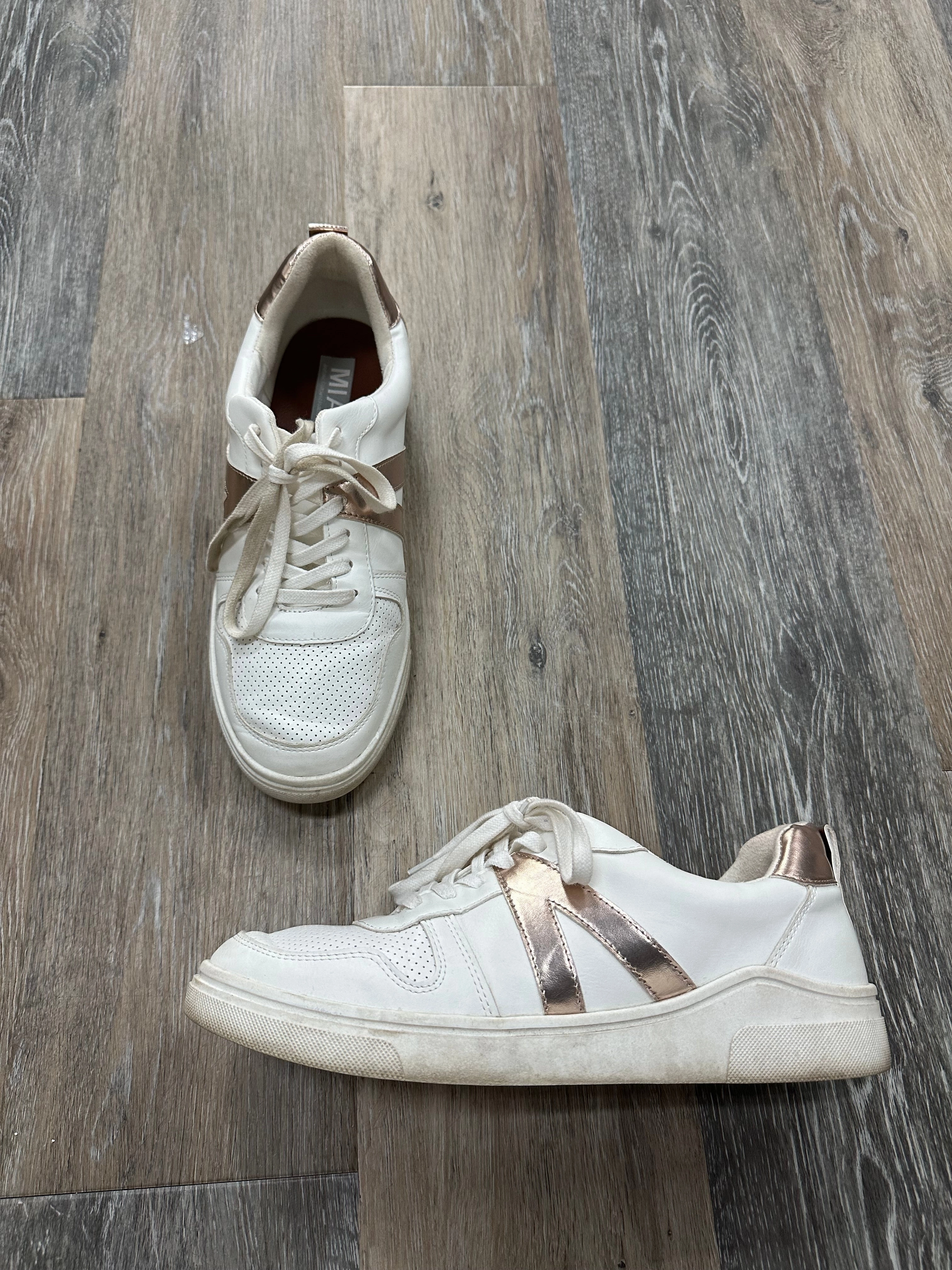 Shoes Sneakers By Mia  Size: 10 Responsive cushioning