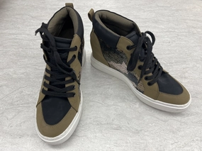 Seamless Fit Shoes Sneakers By Mix No 6  Size: 9