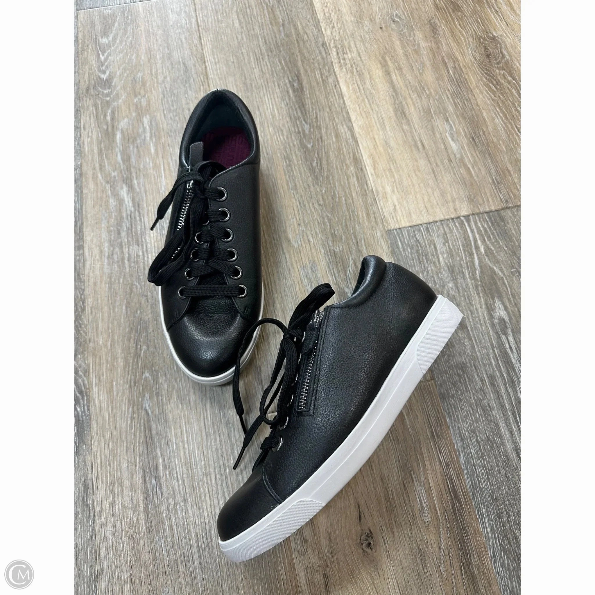 Soft Collar Shoes Sneakers By Munro In Black, Size: 7