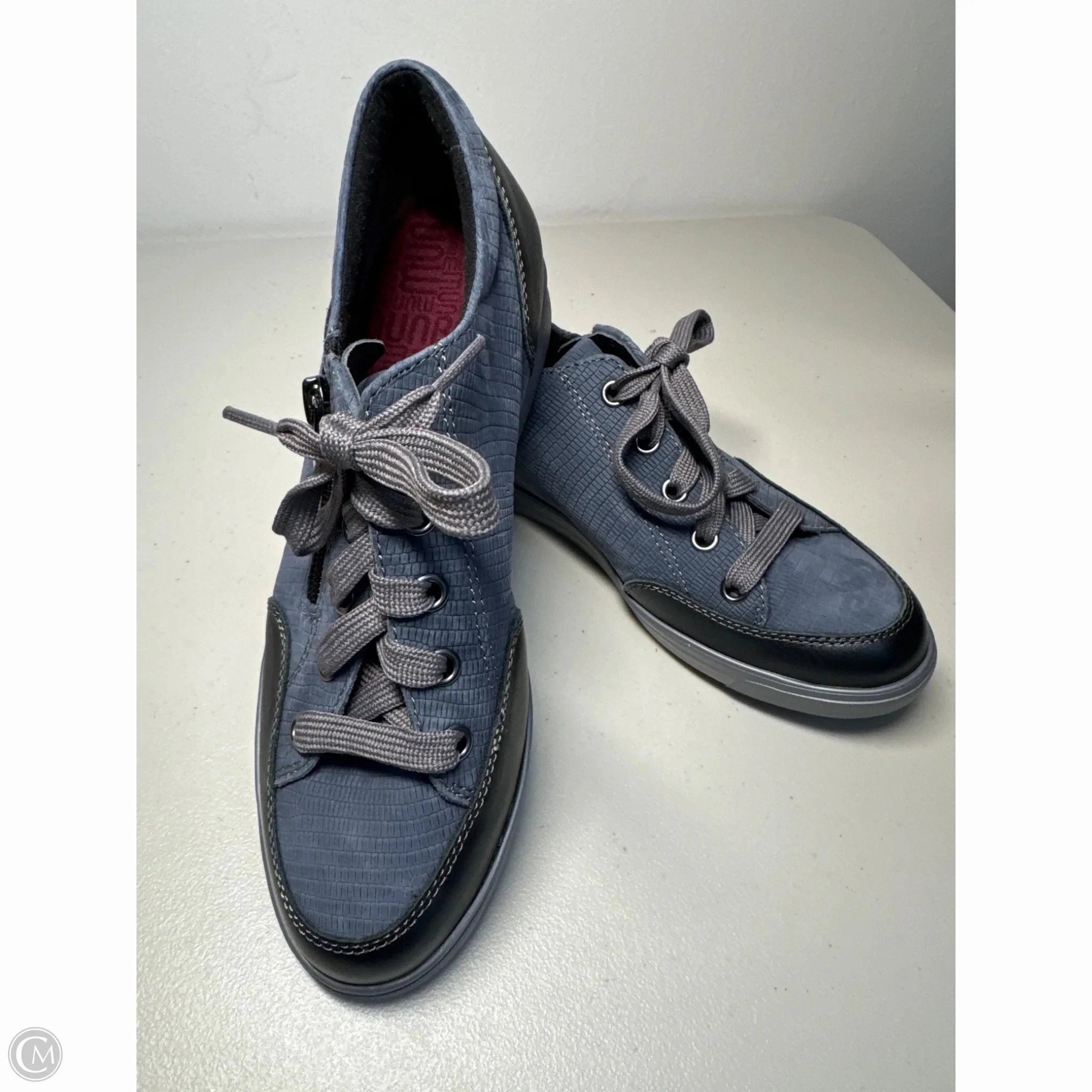 Torsional Stability Frame Shoes Sneakers By Munro In Navy, Size: 6