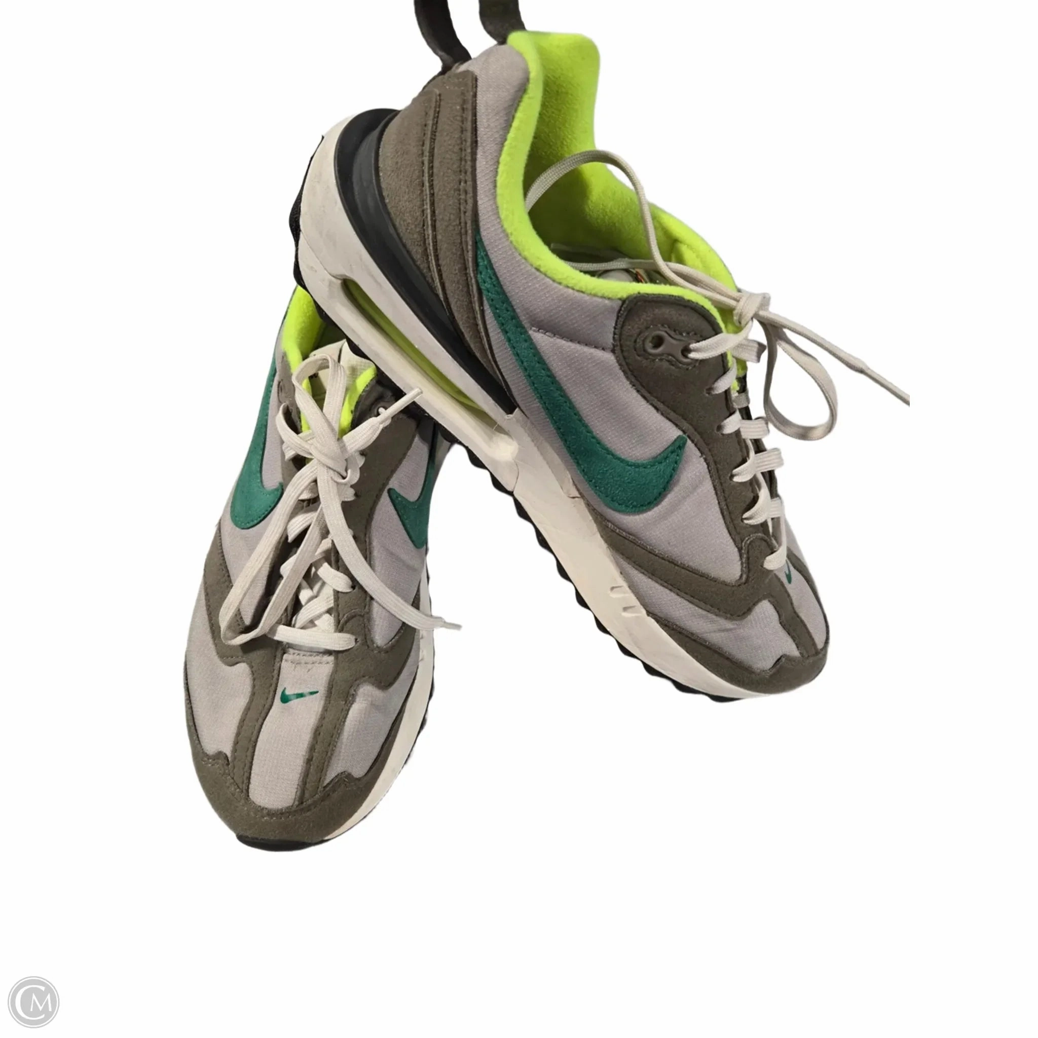 Shoes Sneakers By Nike In Beige, Size: 7.5 Thermal Regulation Layer