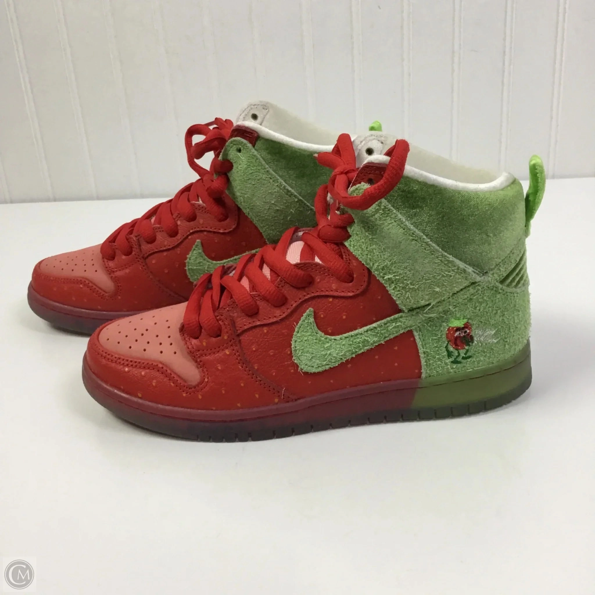 Shoes Sneakers By Nike In Green & Red, Size: 8.5 Non Marking Rubber