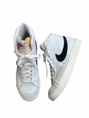 Feet Relief Pu Upper Shoes Sneakers By Nike In White, Size: 9