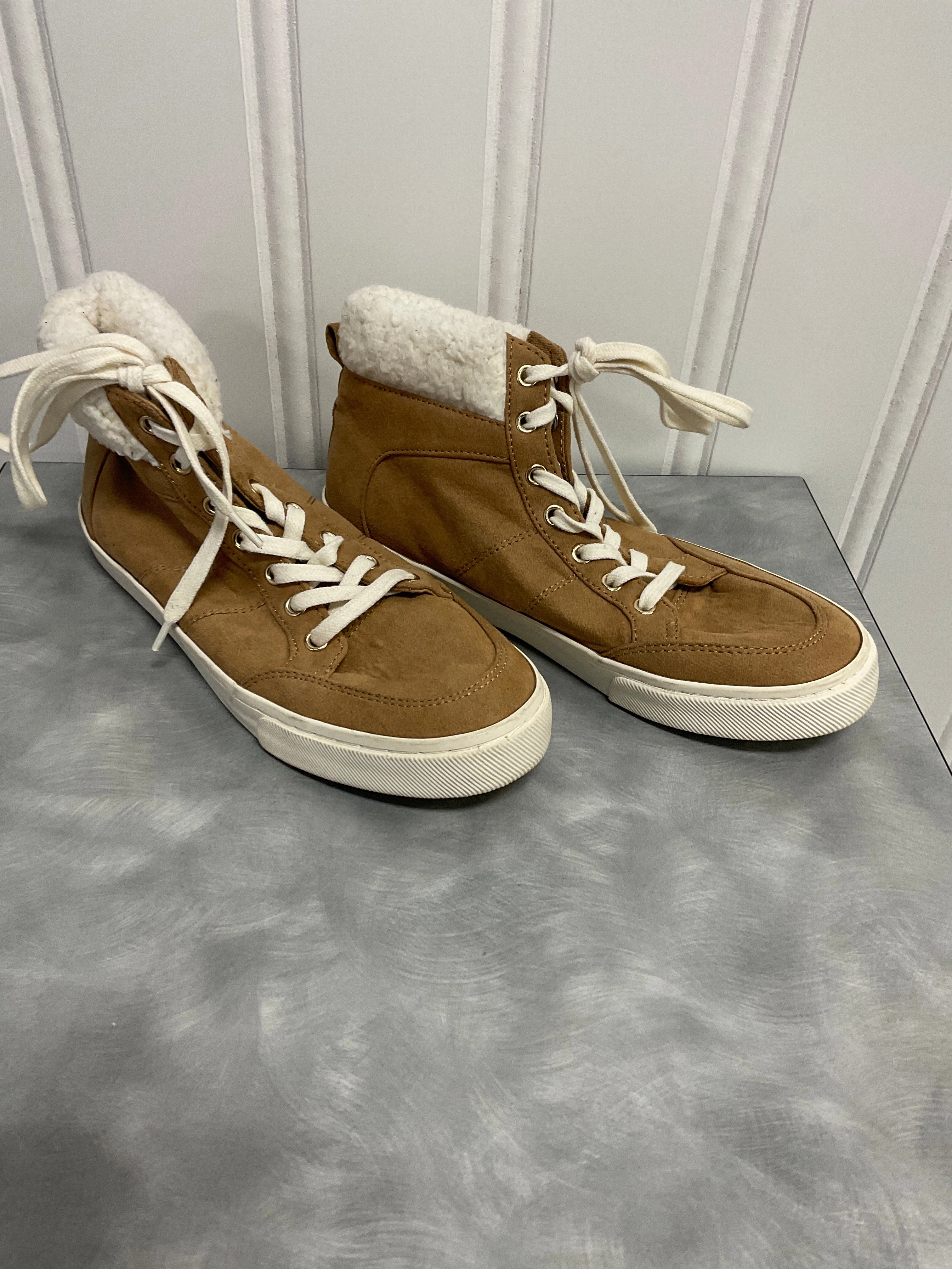Effortless support Sleek Comfort Shoes Sneakers By Old Navy In Tan, Size: 6