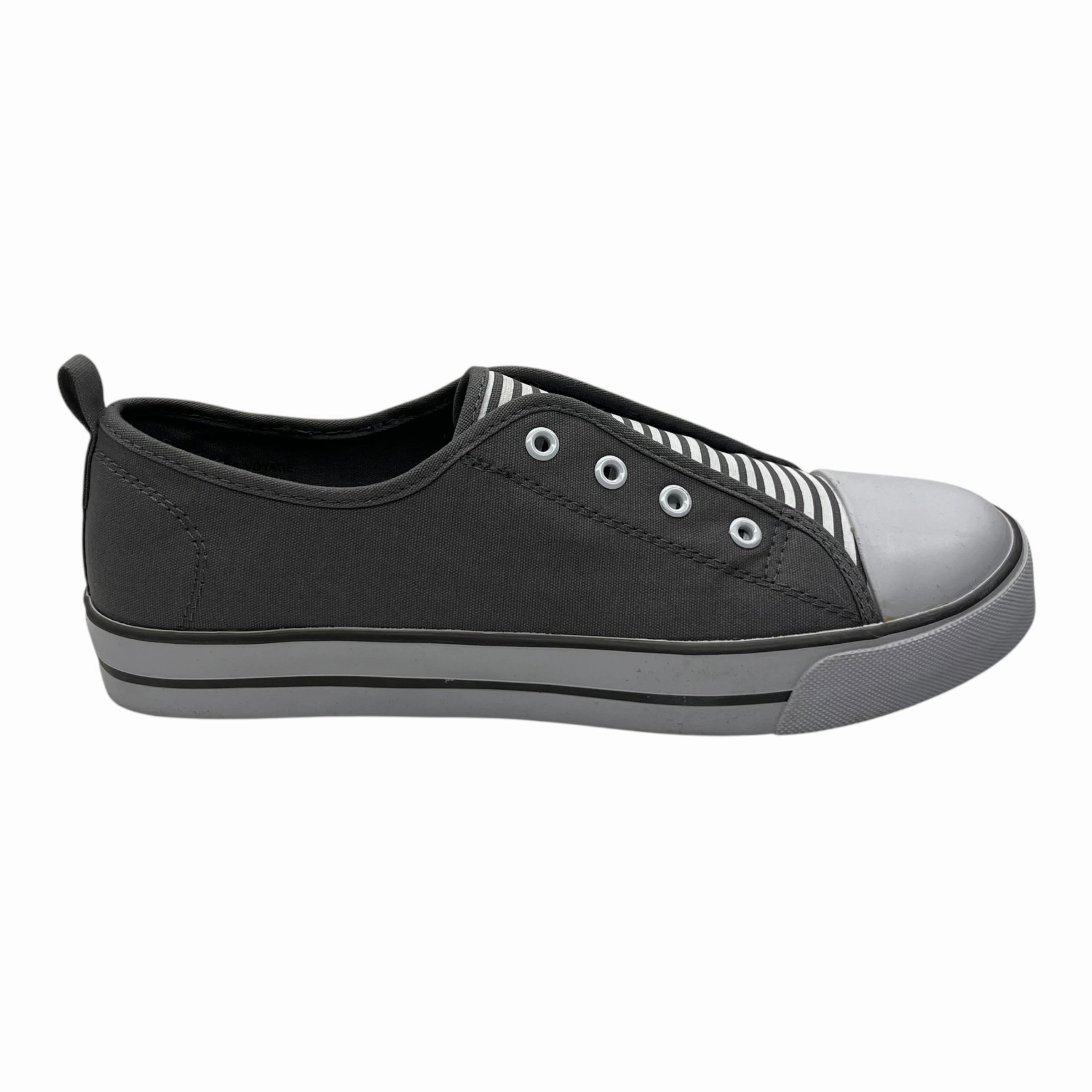 Shoes Sneakers By Relativity In Grey, Size:9 Basic Casual Thermoplastic Construction