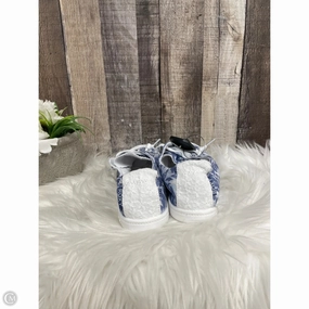 Ultra Comfort Shoes Sneakers By Roxy In Blue & White, Size: 8