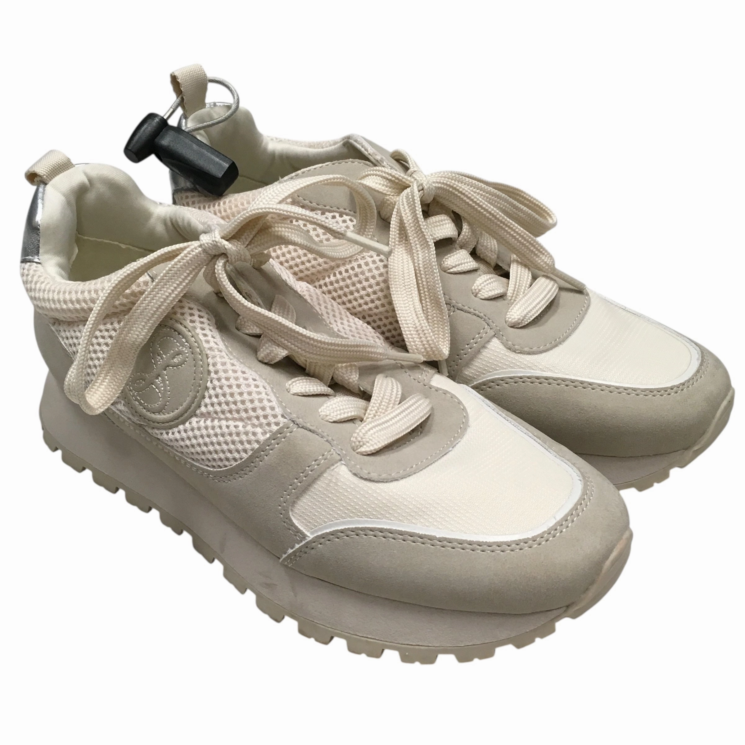 Shoes Sneakers By Sam And Libby In Cream, Size:7.5 Neutral design