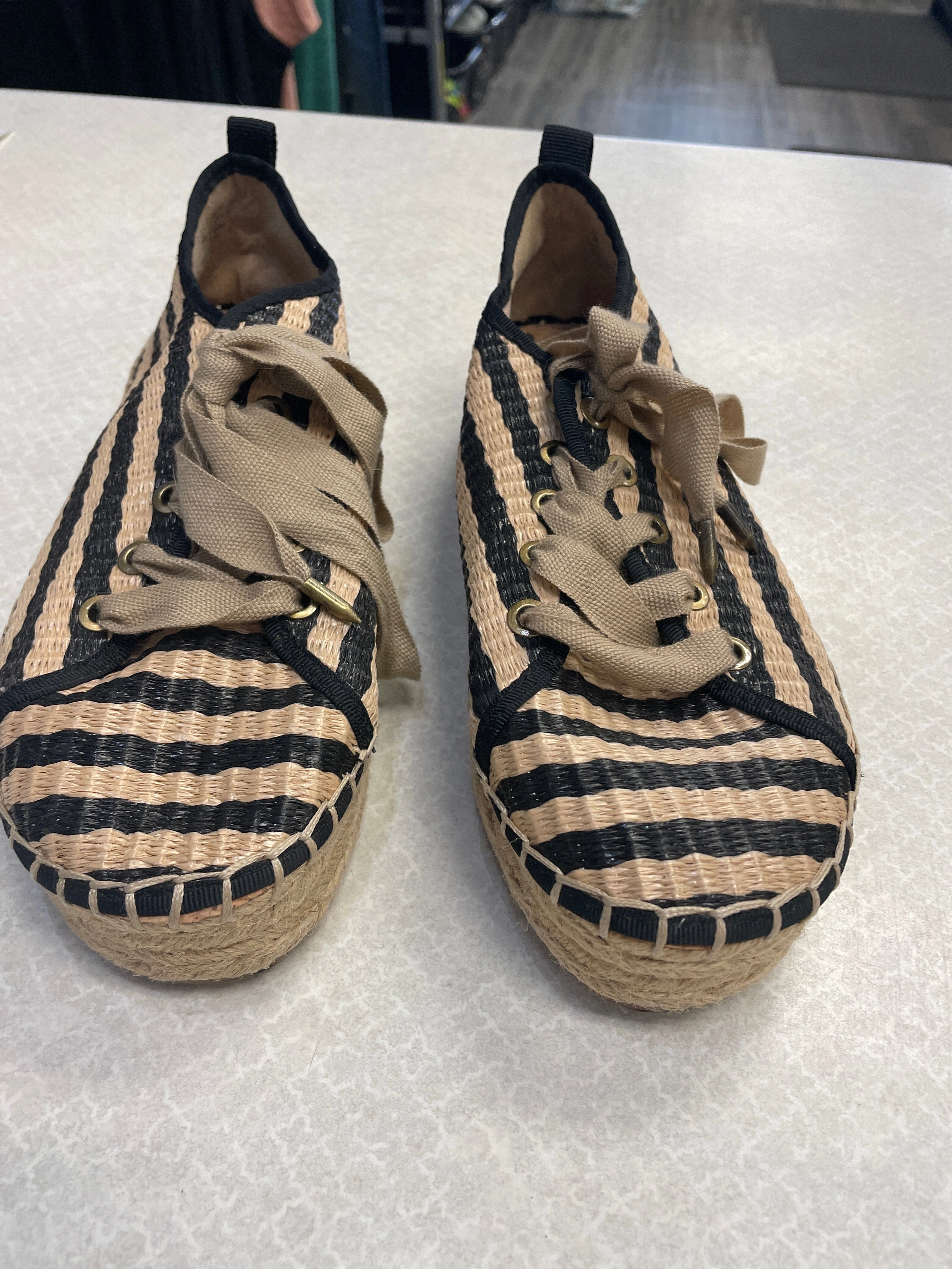 Shoes Sneakers By Sam Edelman In Black & Tan, Size: 8 Cloud Soft Neutral Arch