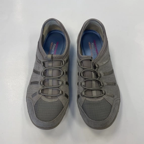 Street traction Foot Shape Shoes Sneakers By Skechers In Brown & Grey, Size: 10