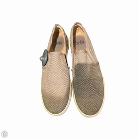 Distinctive materials Leisure Fit Shoes Sneakers By Sofft In Grey, Size: 9
