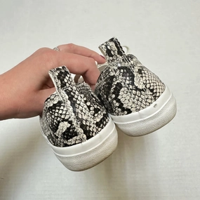 Adaptive Shape Shoes Sneakers By Sole Society In Snakeskin Print, Size:6