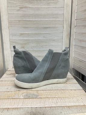 Shoes Sneakers By Steve Madden In Grey & White, Size: 9.5 Easy Comfort