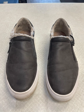 Pressure Relief Zones Form Fitting Shoes Sneakers By Style And Company In Grey, Size: 9