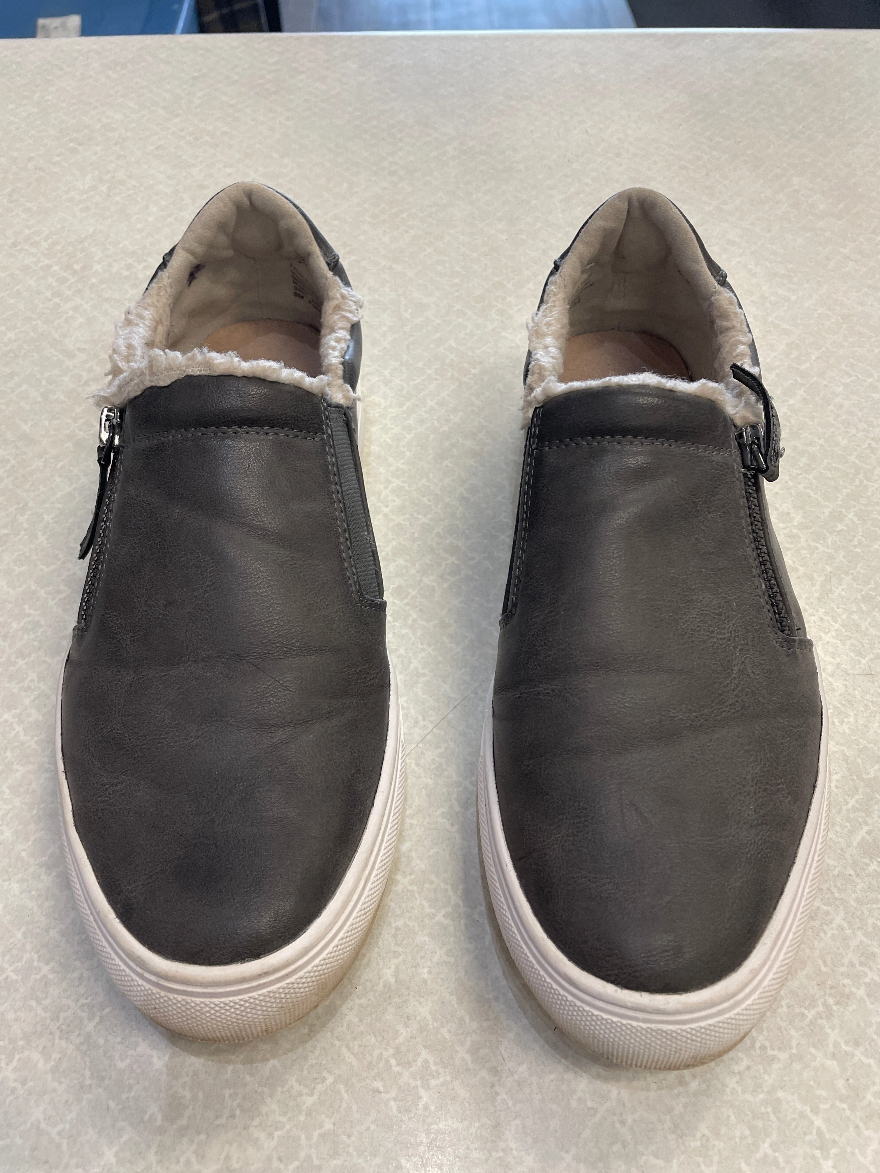 Pressure Relief Zones Form Fitting Shoes Sneakers By Style And Company In Grey, Size: 9