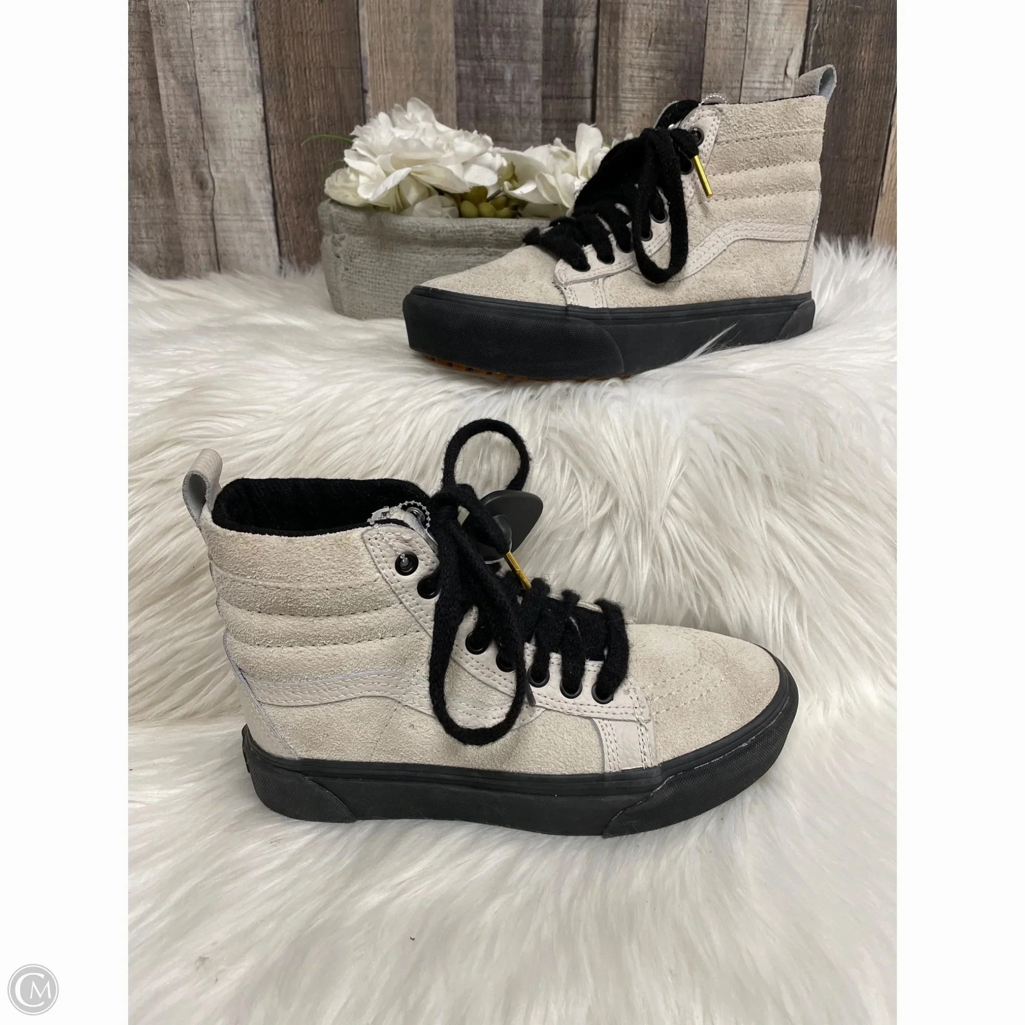 Non Slip Sole Hyperbolic Logging Cage Shoes Sneakers By Vans In Cream, Size: 7.5