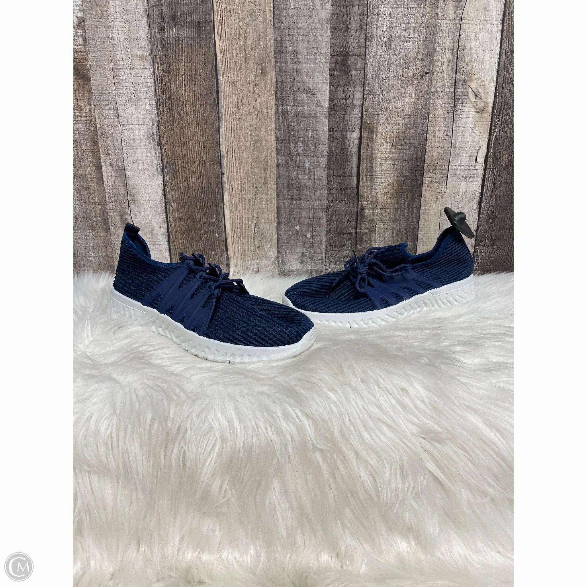 Shoes Sneakers By Yoki In Navy, Size: 9 Flexible Use