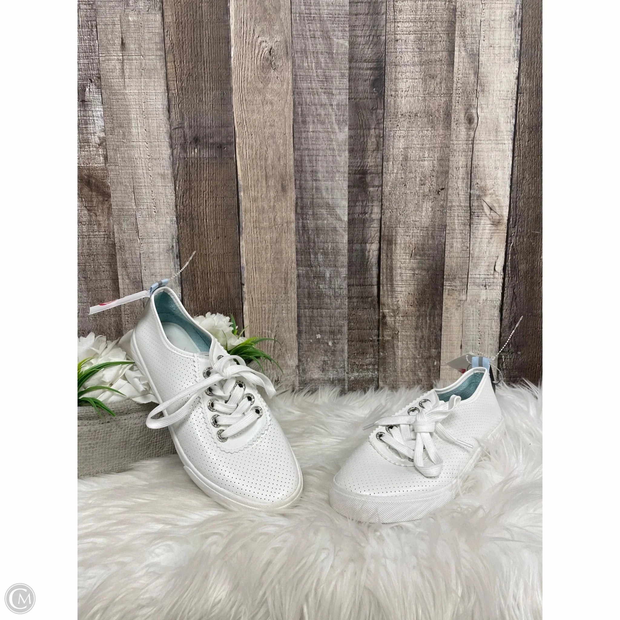 Shoes Sneakers By Tommy Bahama In White, Size: 7 Sculpted cushioning