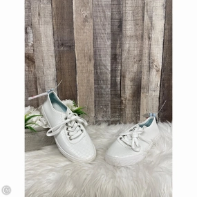 Shoes Sneakers By Tommy Bahama In White, Size: 7 Sculpted cushioning