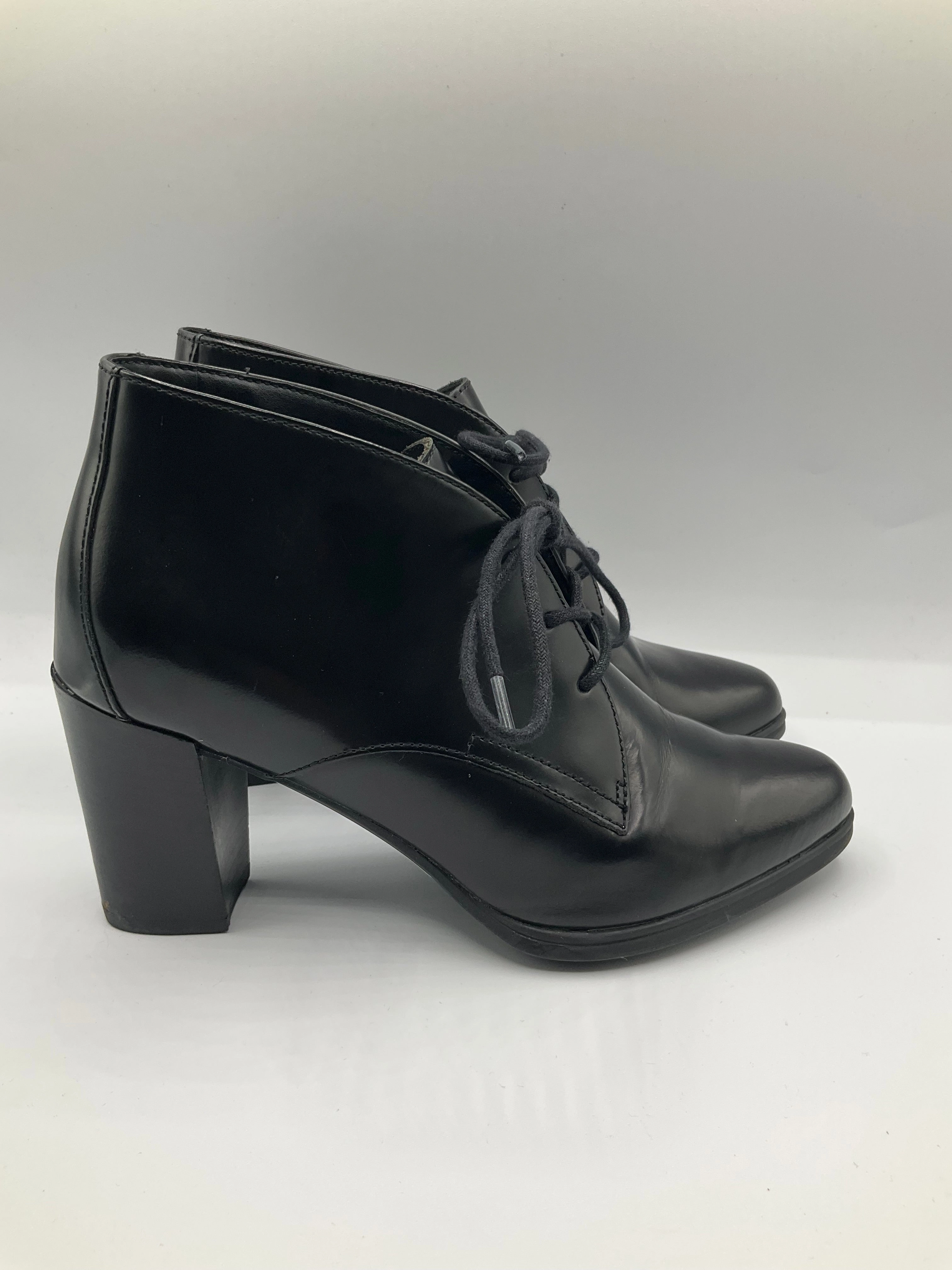 Energy return Natural Material Shoes Heels Block By Clarks In Black, Size: 7
