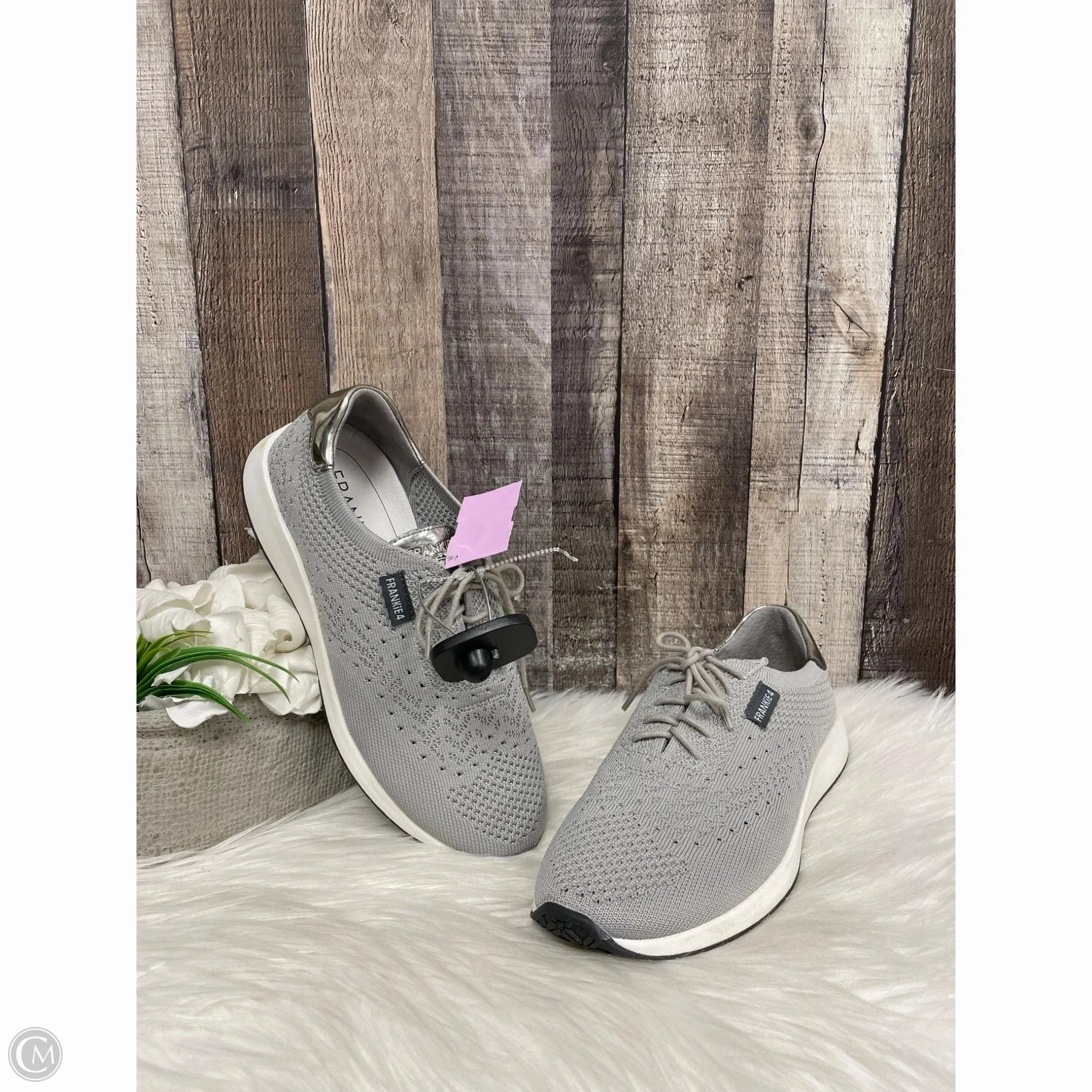 Foot Support Shoes Sneakers By Cme In Grey, Size: 7