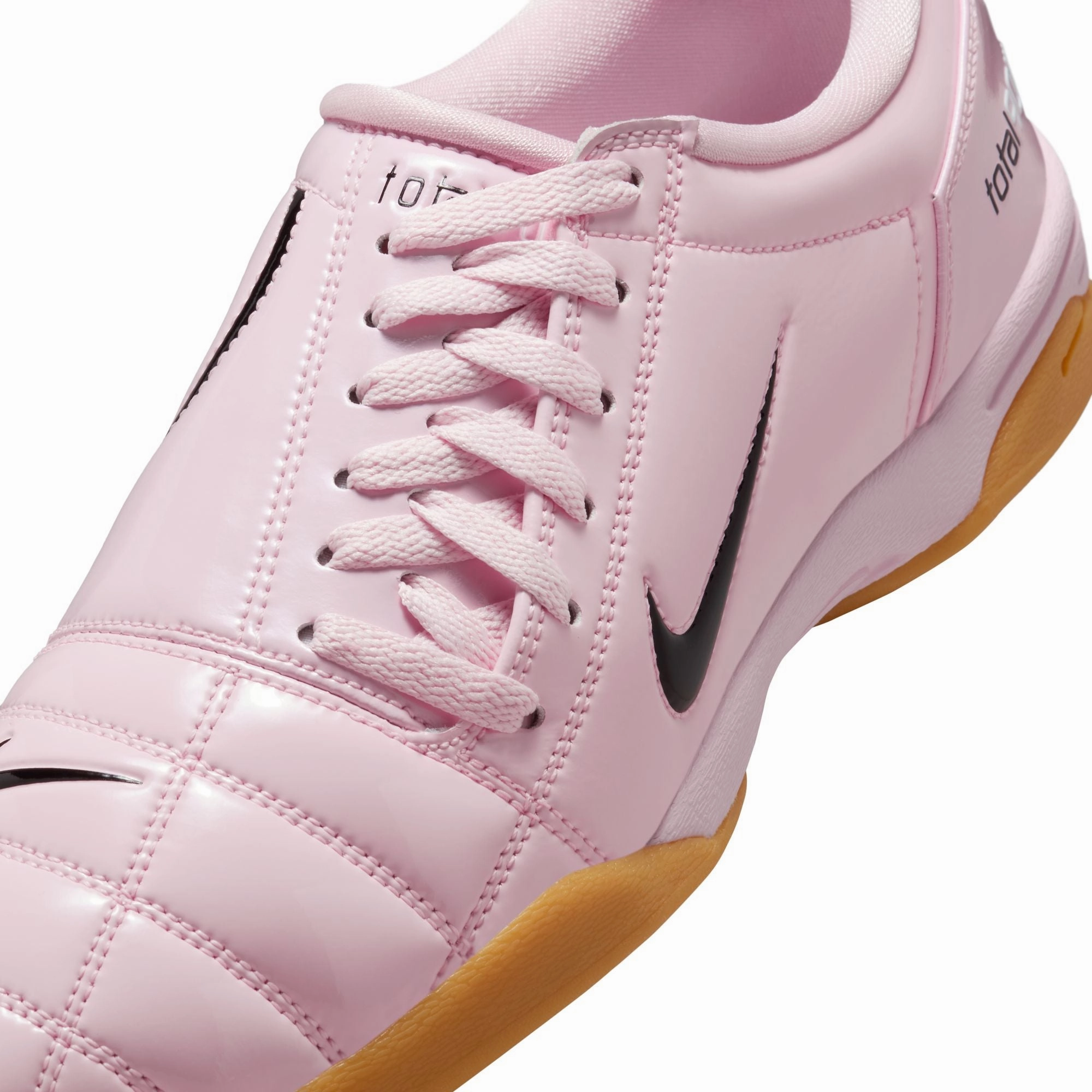 Nike Mens Total 90 Shoes running for a connection with nature