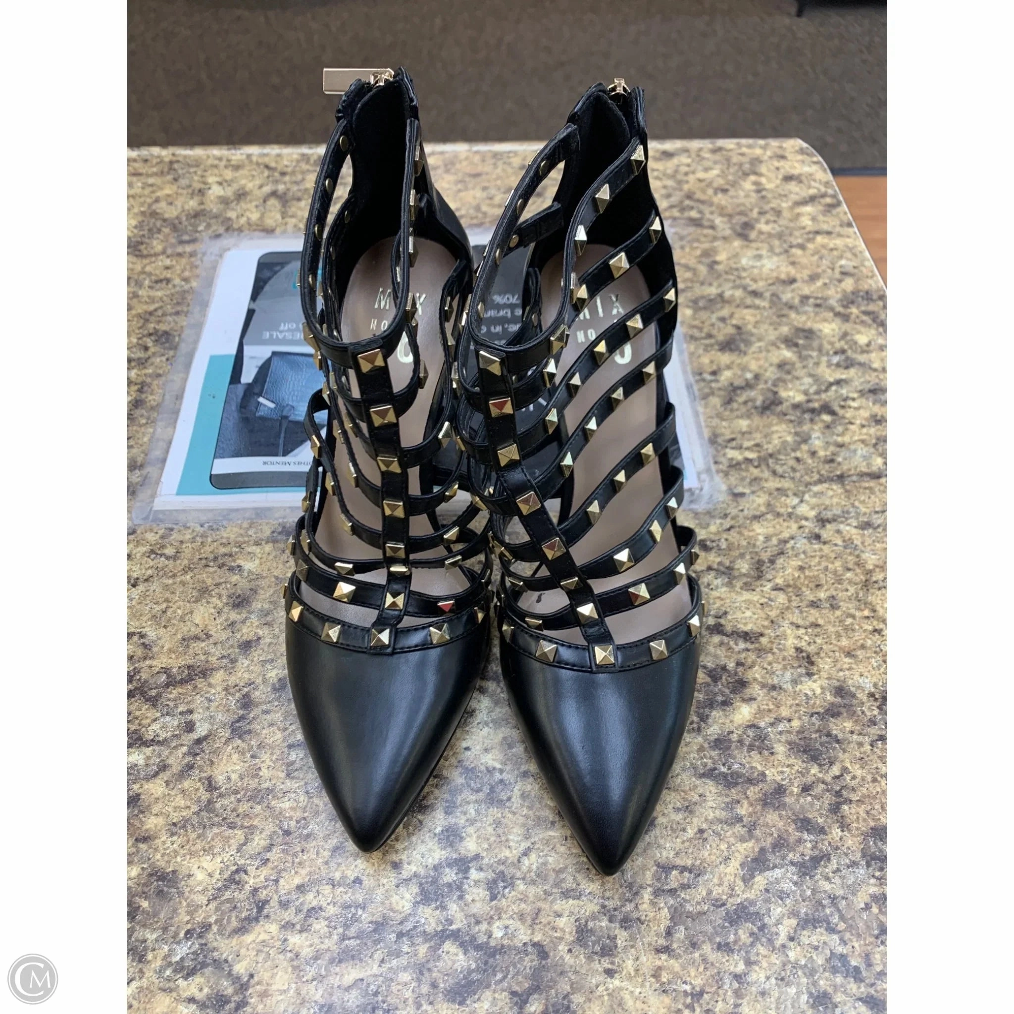 Comfortable Flats Reinforced toe Shoes Heels Stiletto By Mix No 6 In Black & Gold, Size: 8