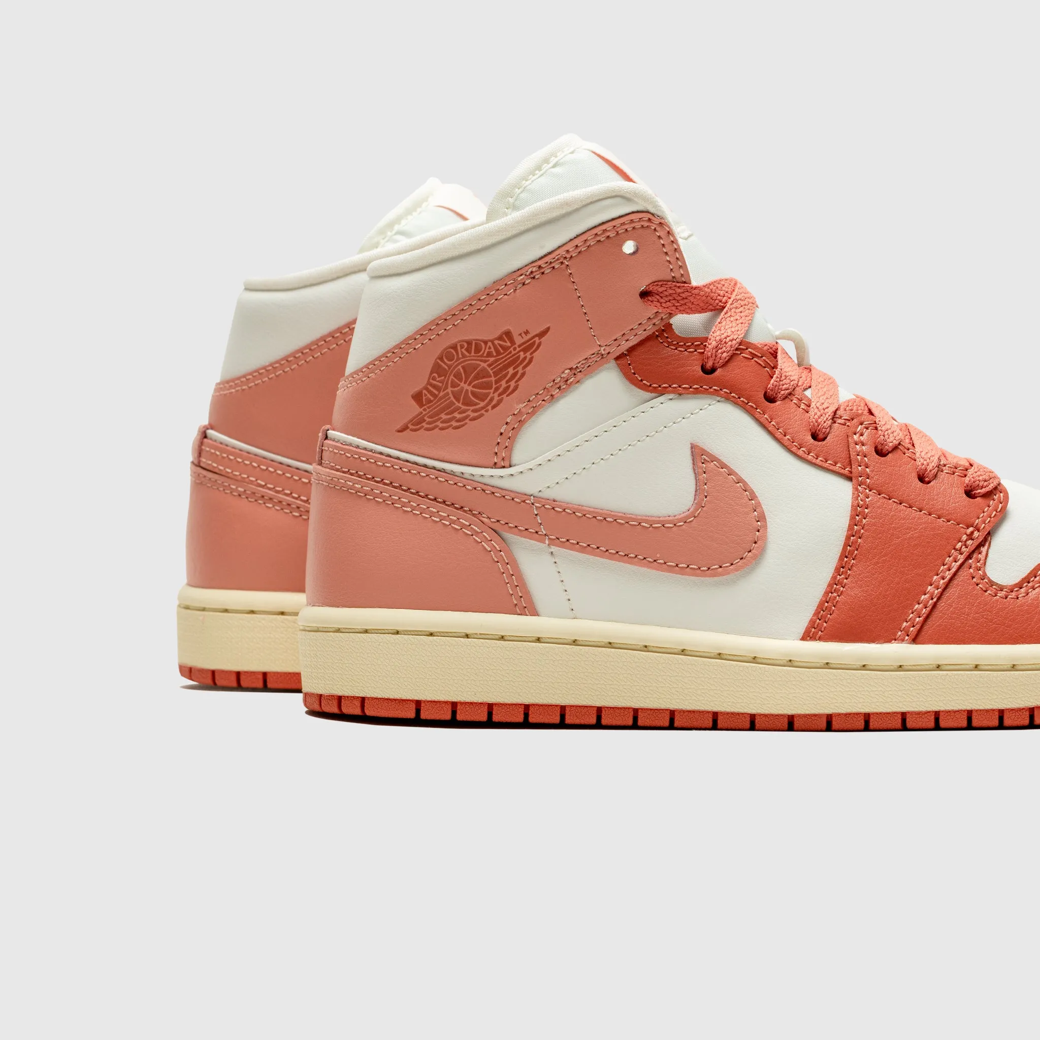 logo - printed shoes WMNS AIR JORDAN 1 MID "LIGHT MADDER ROOT"